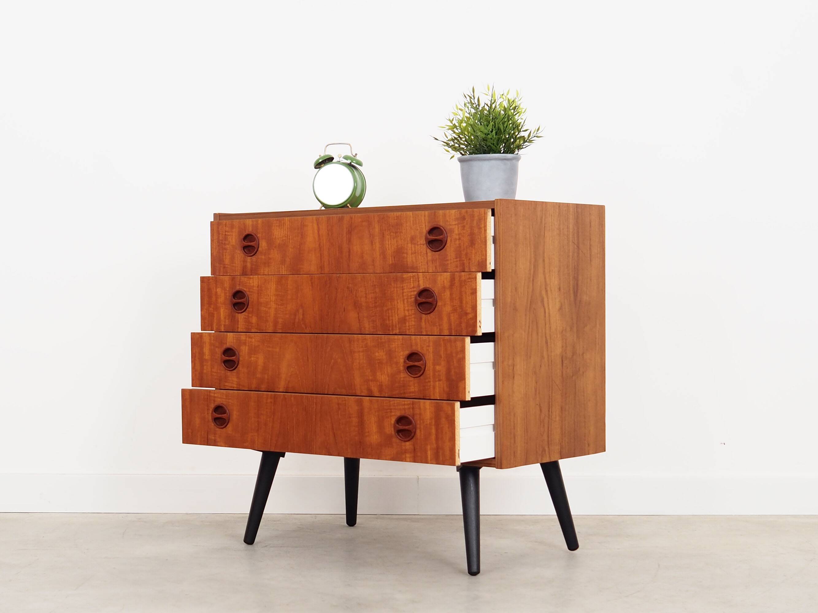 Commode en teck, design danois, années 1970, production : Danemark