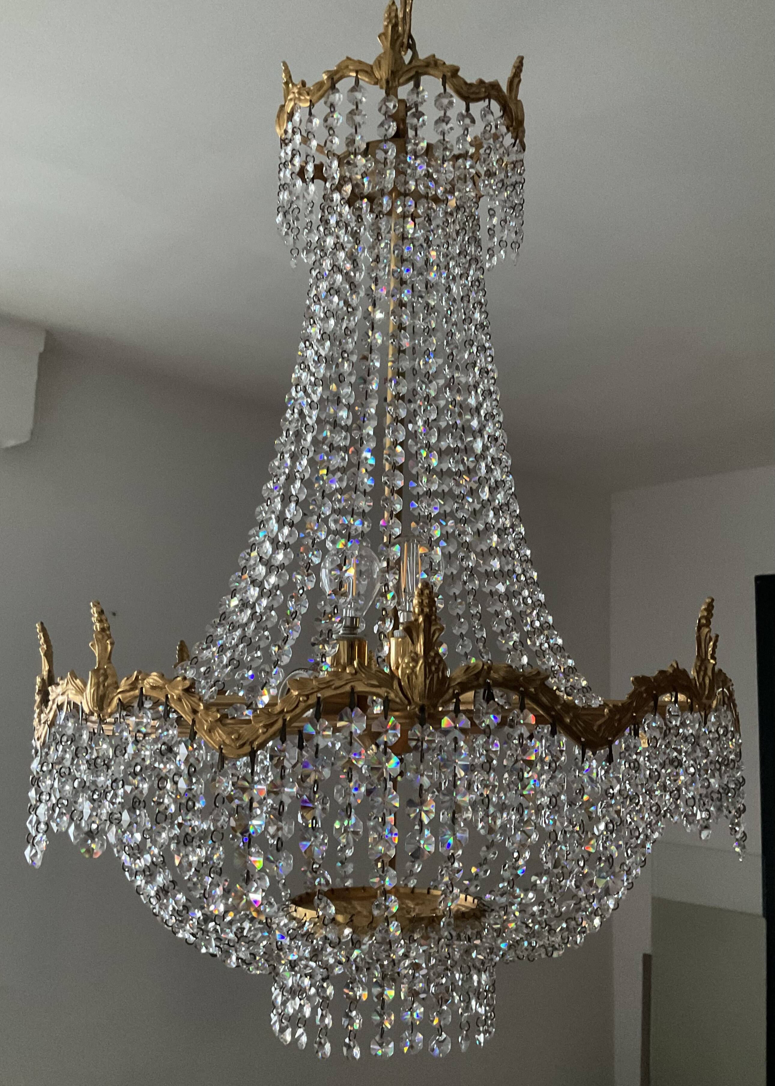 Balloon chandelier in bronze and crystal pendants