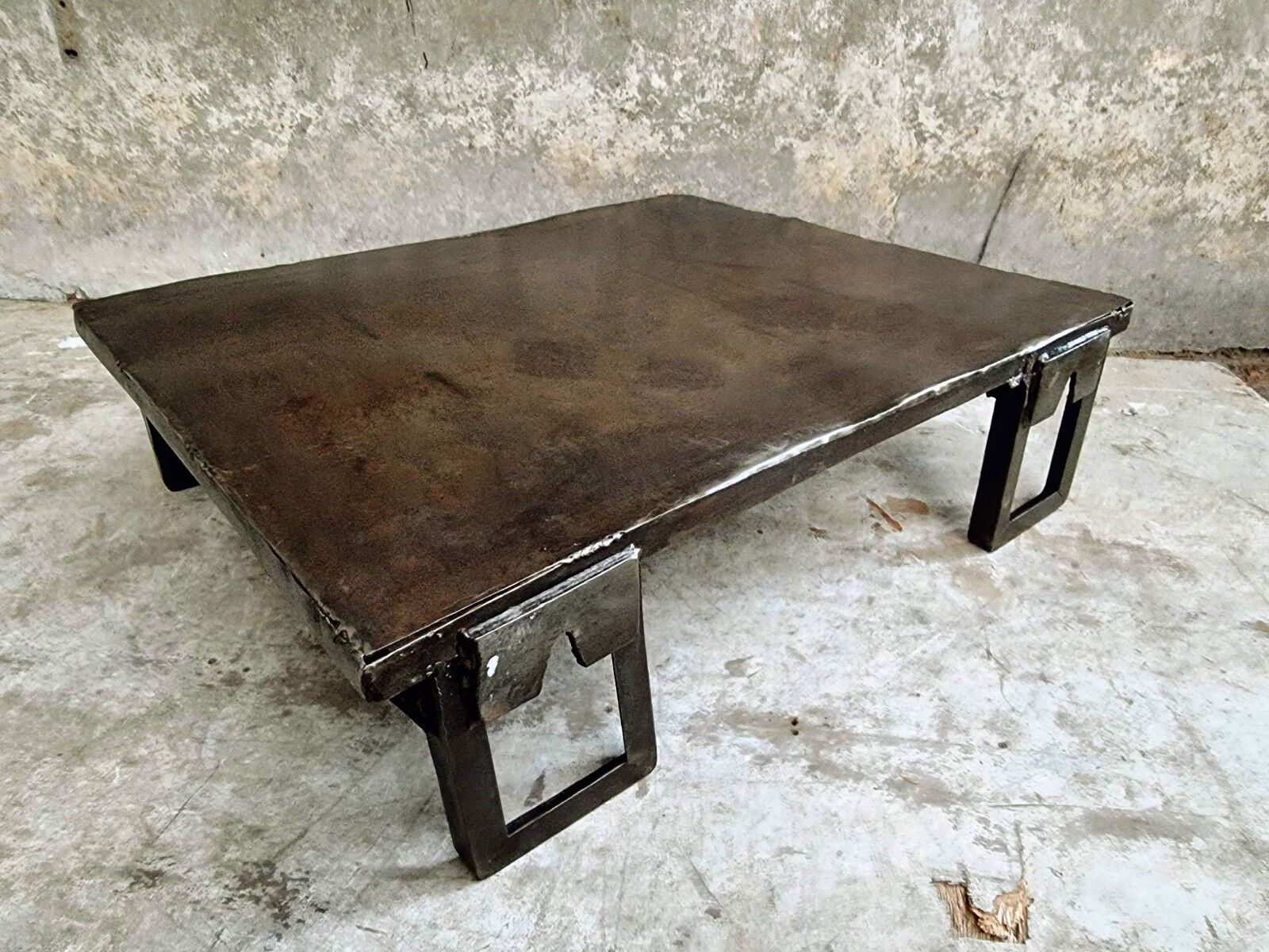 Industrial coffee table steel pallet table