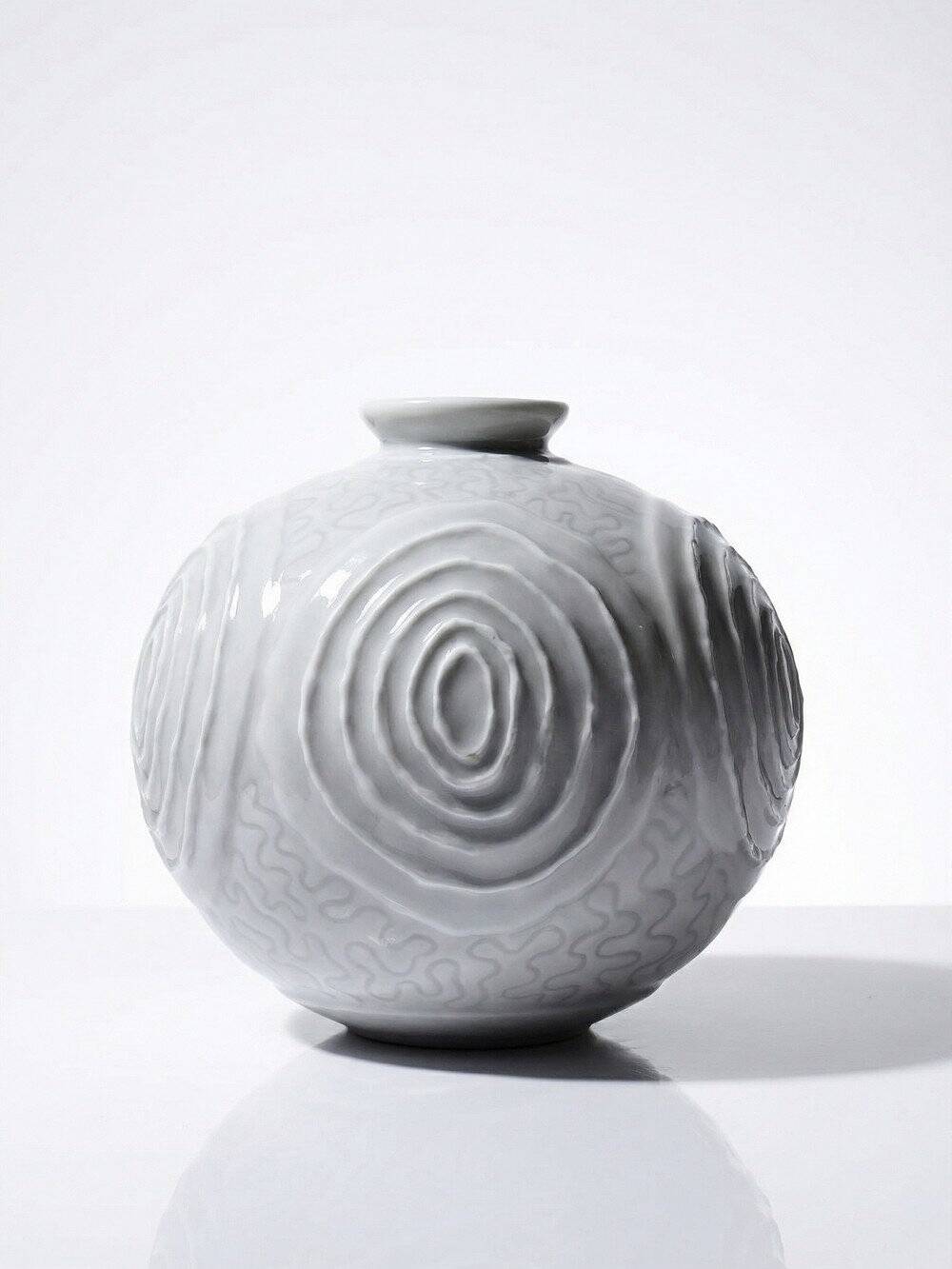 Small round porcelain vase in Art Deco style 1935