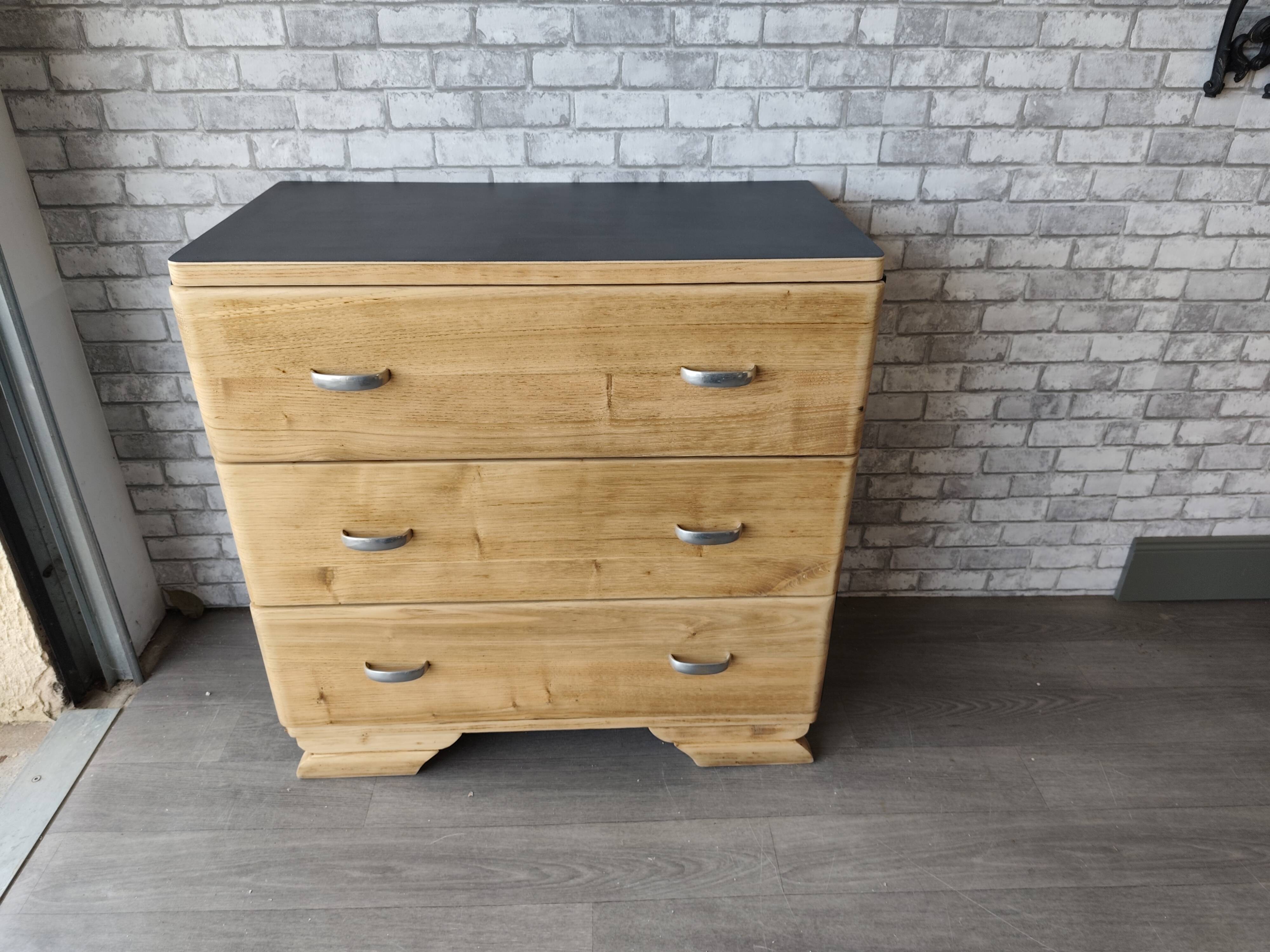 Chest of drawers