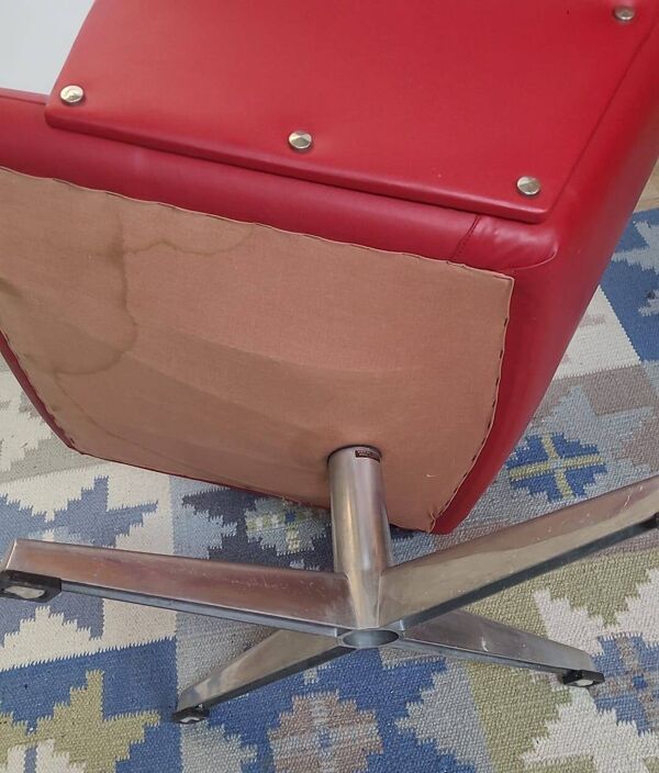 Fauteuil pivotant Bodafors-Verken en simili cuir rouge, Suède, années 1970