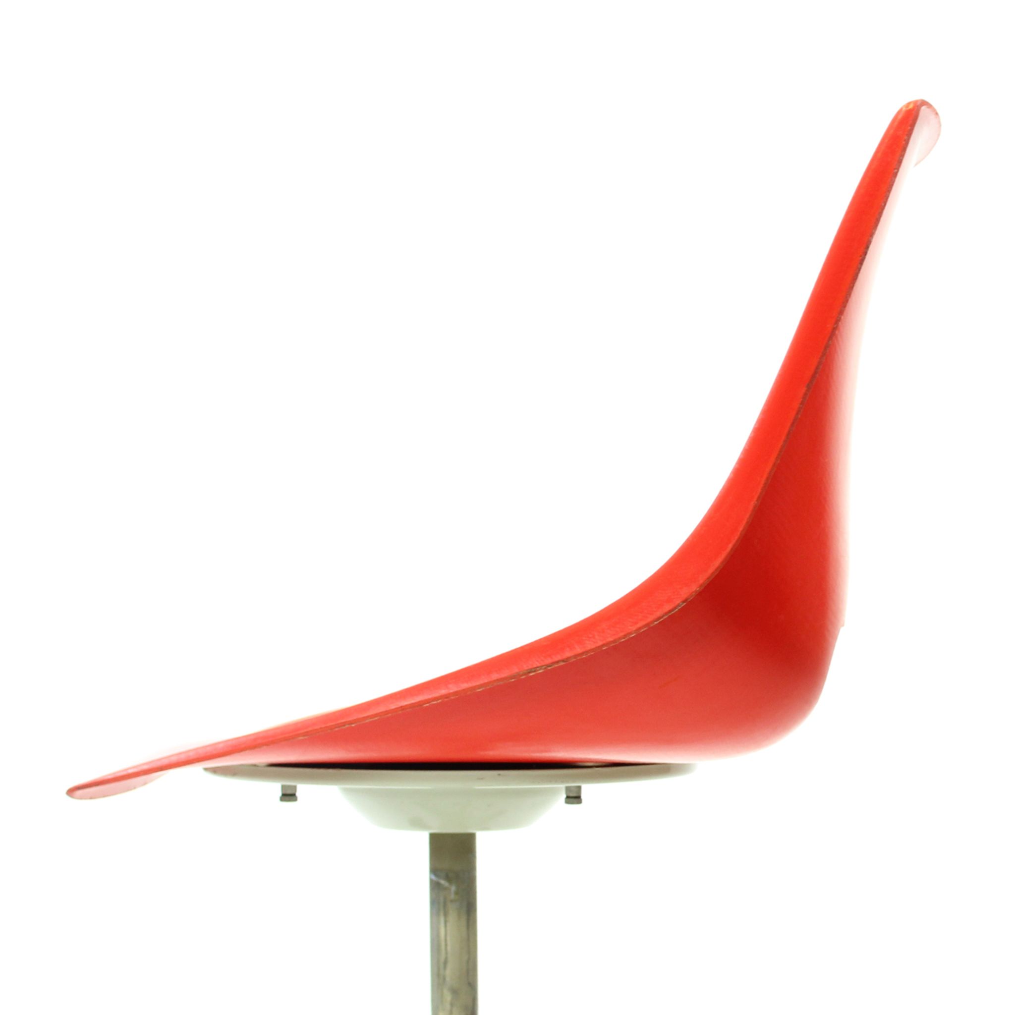 Chaise rouge Vertex, Miroslav Navratil des années 1960