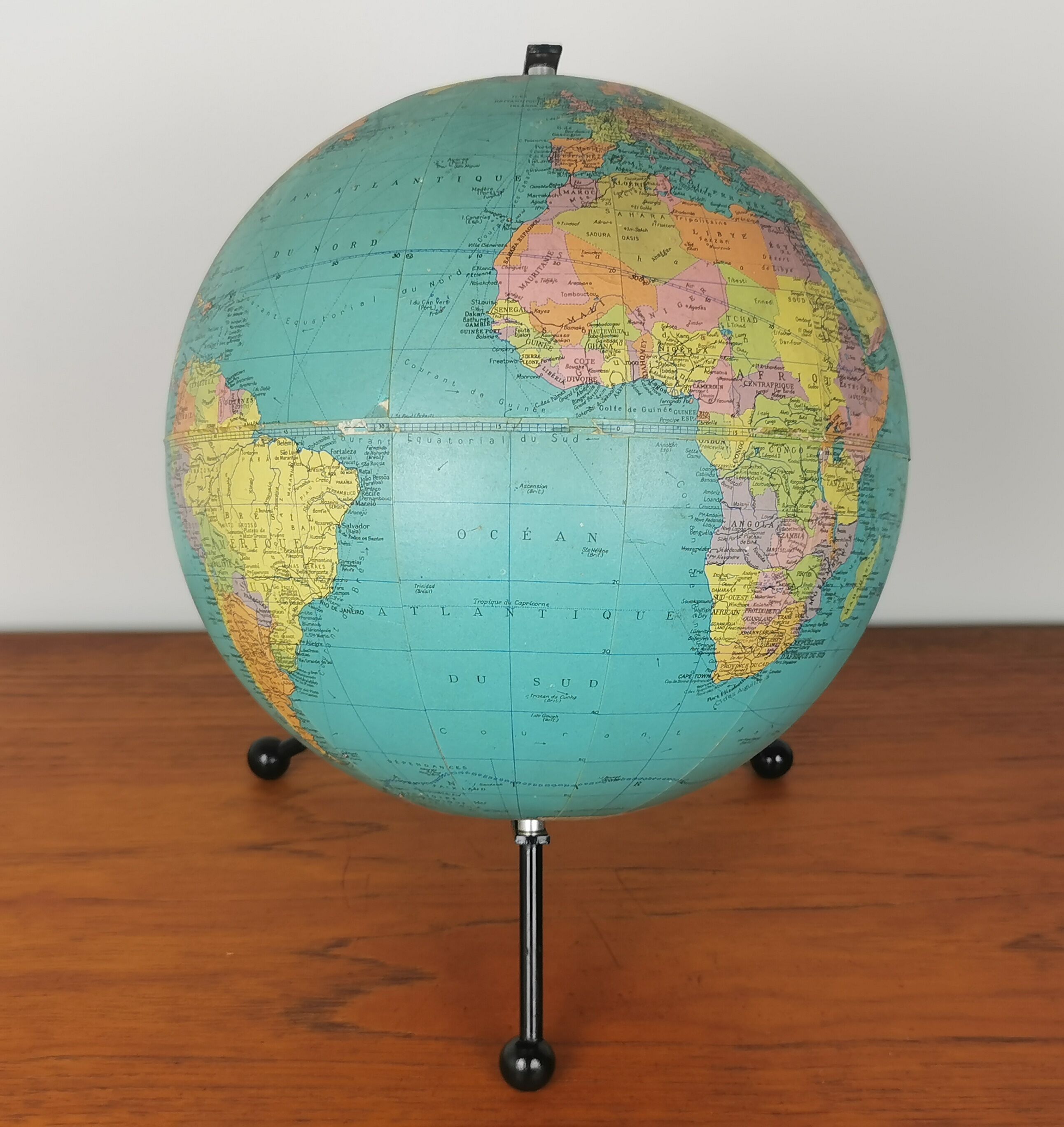 Tripod tarid globe
