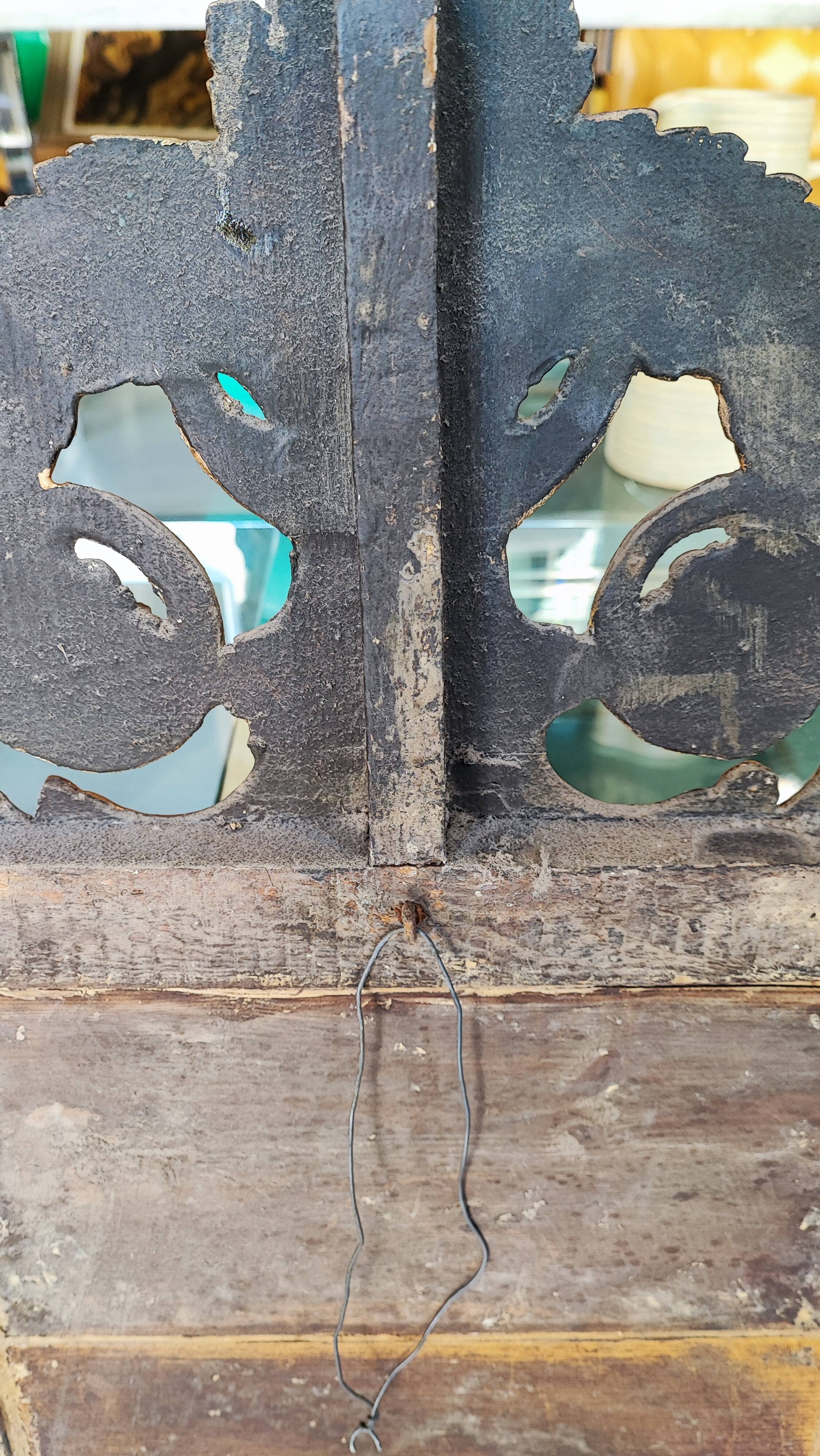 Louis XIV mirror in carved gilded wood, 18th century - 75 cm