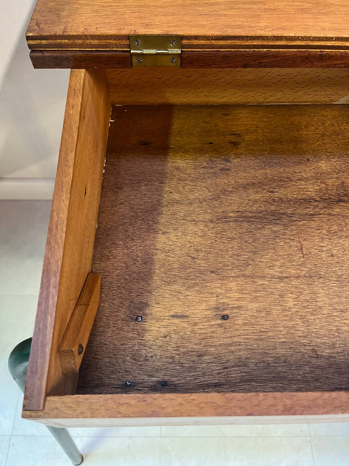 Folding wood and metal school desk