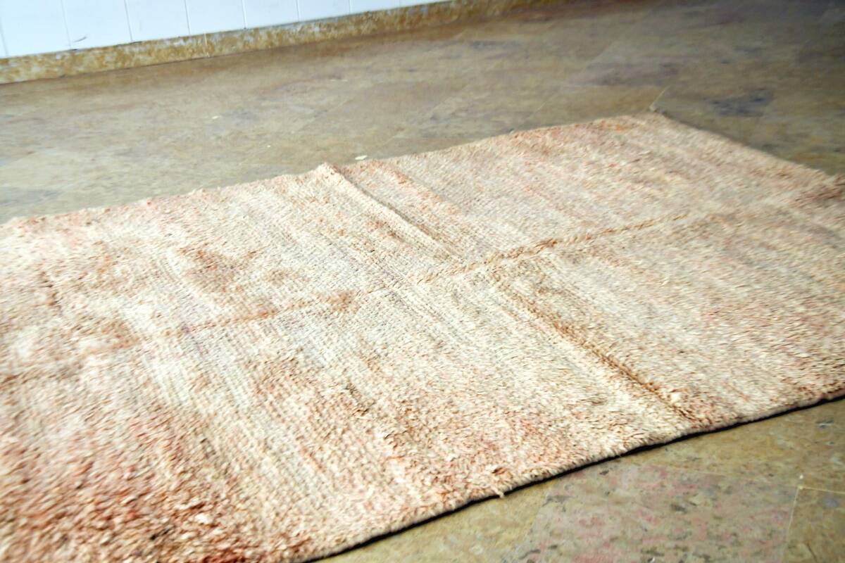 Tapis berbère marocain Beni Mguild vintage 197 x 154 cm