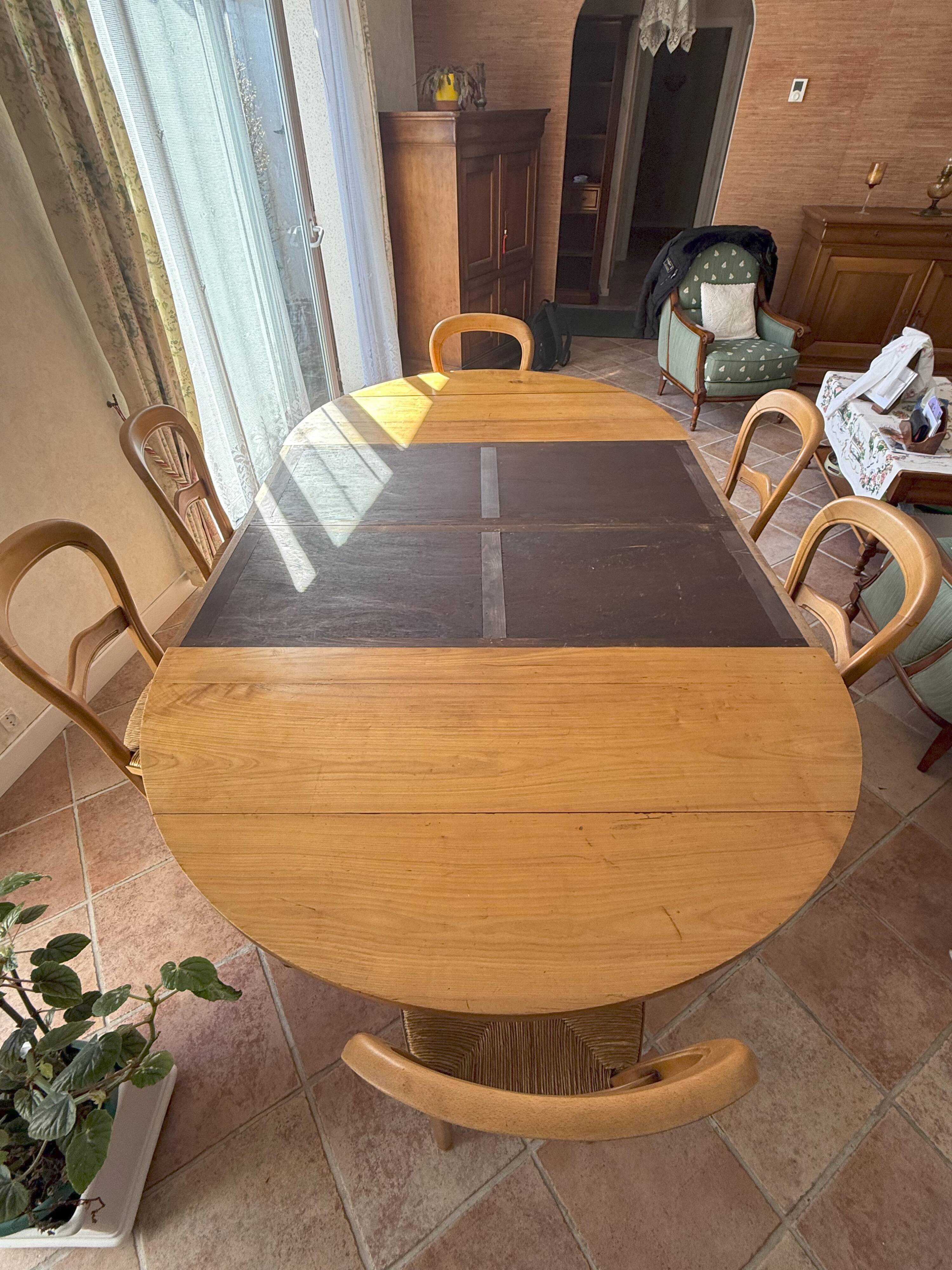 Large round Louis-Philippe period table in solid cherry wood