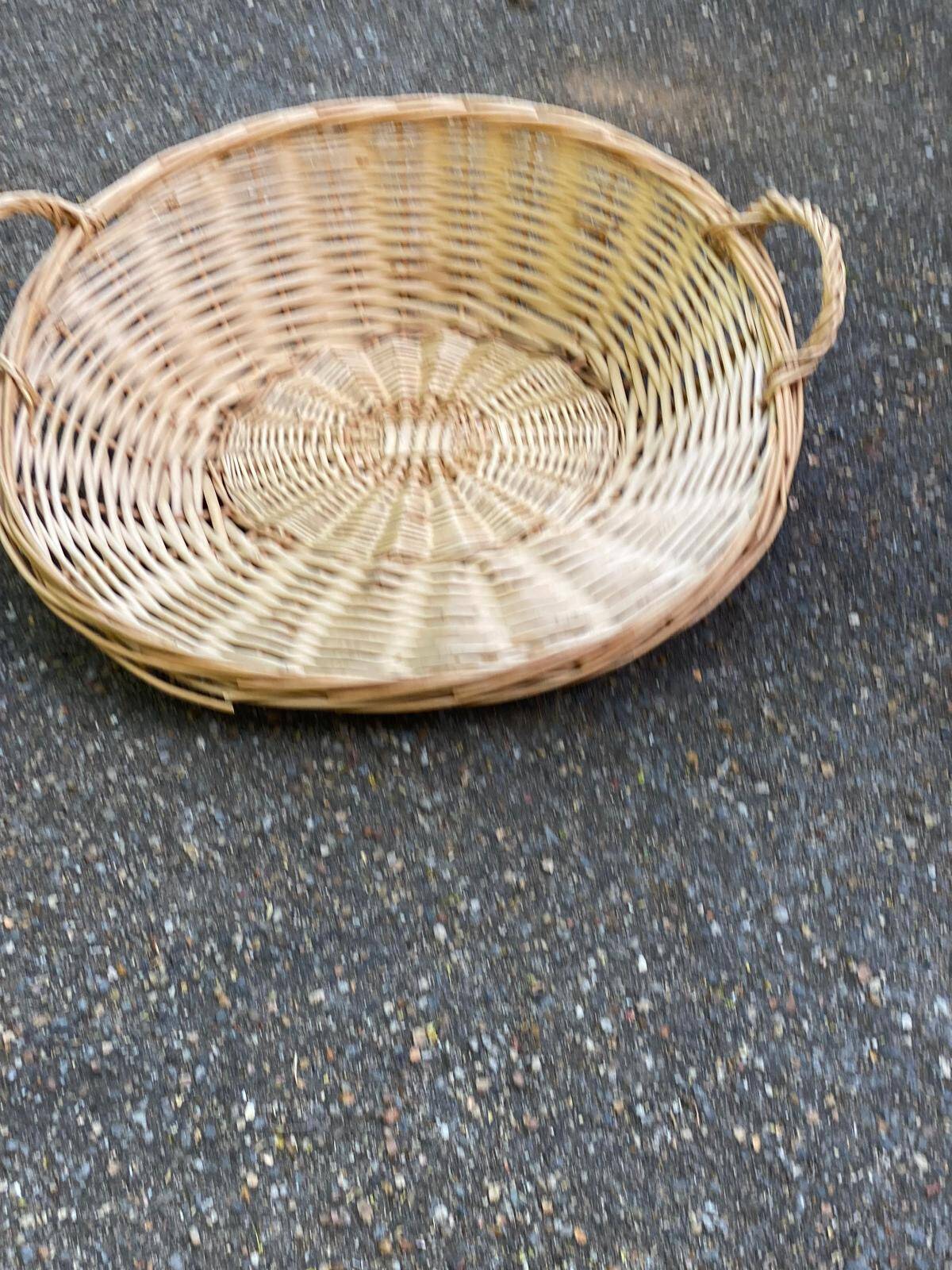 Panier de présentation rond en osier et rotin tressé