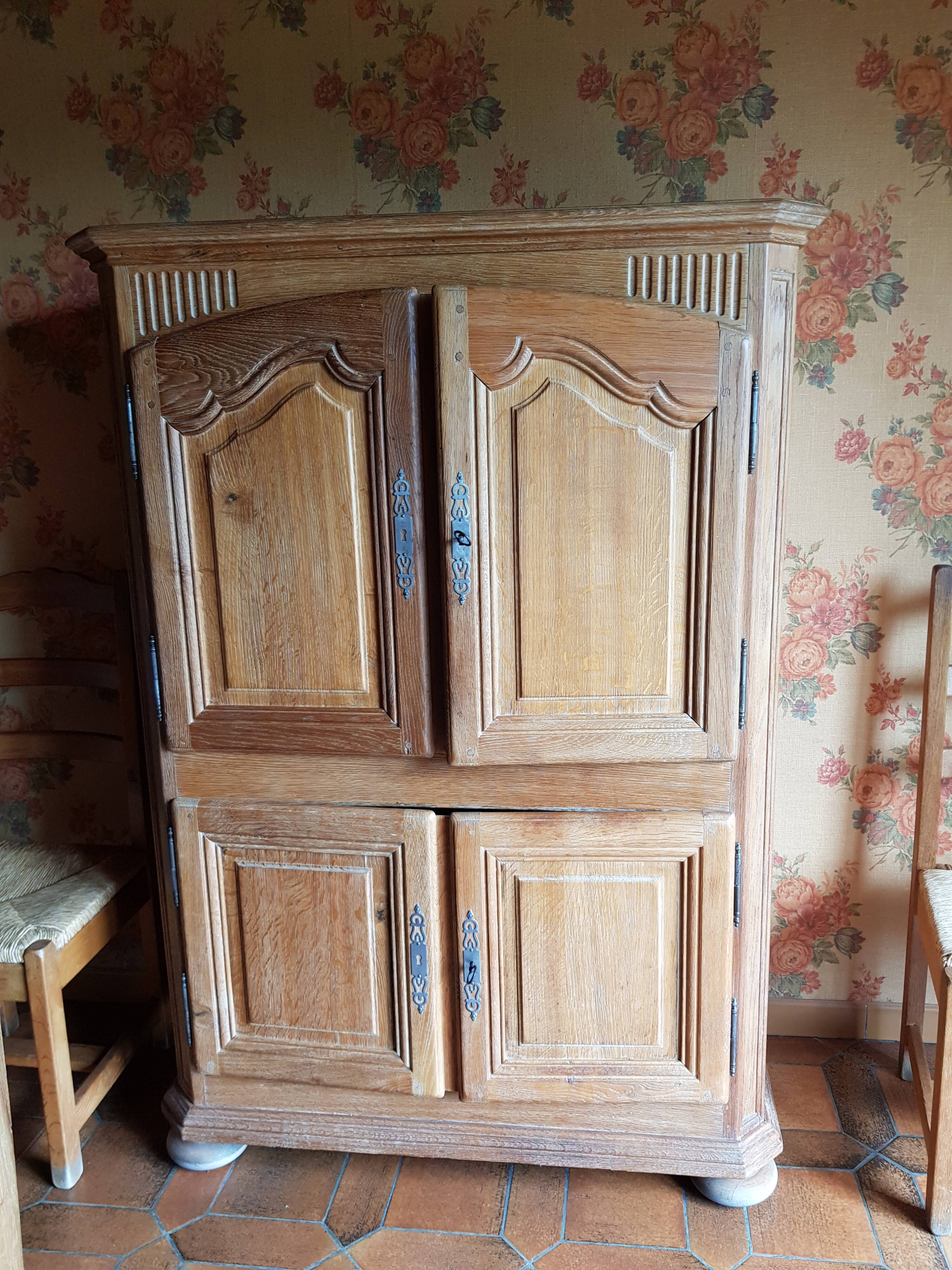 Bahut high raw oak 80s by local carpenter