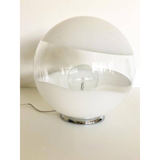 Contemporary scenographic murano white murano glass table lamp in 70's style
