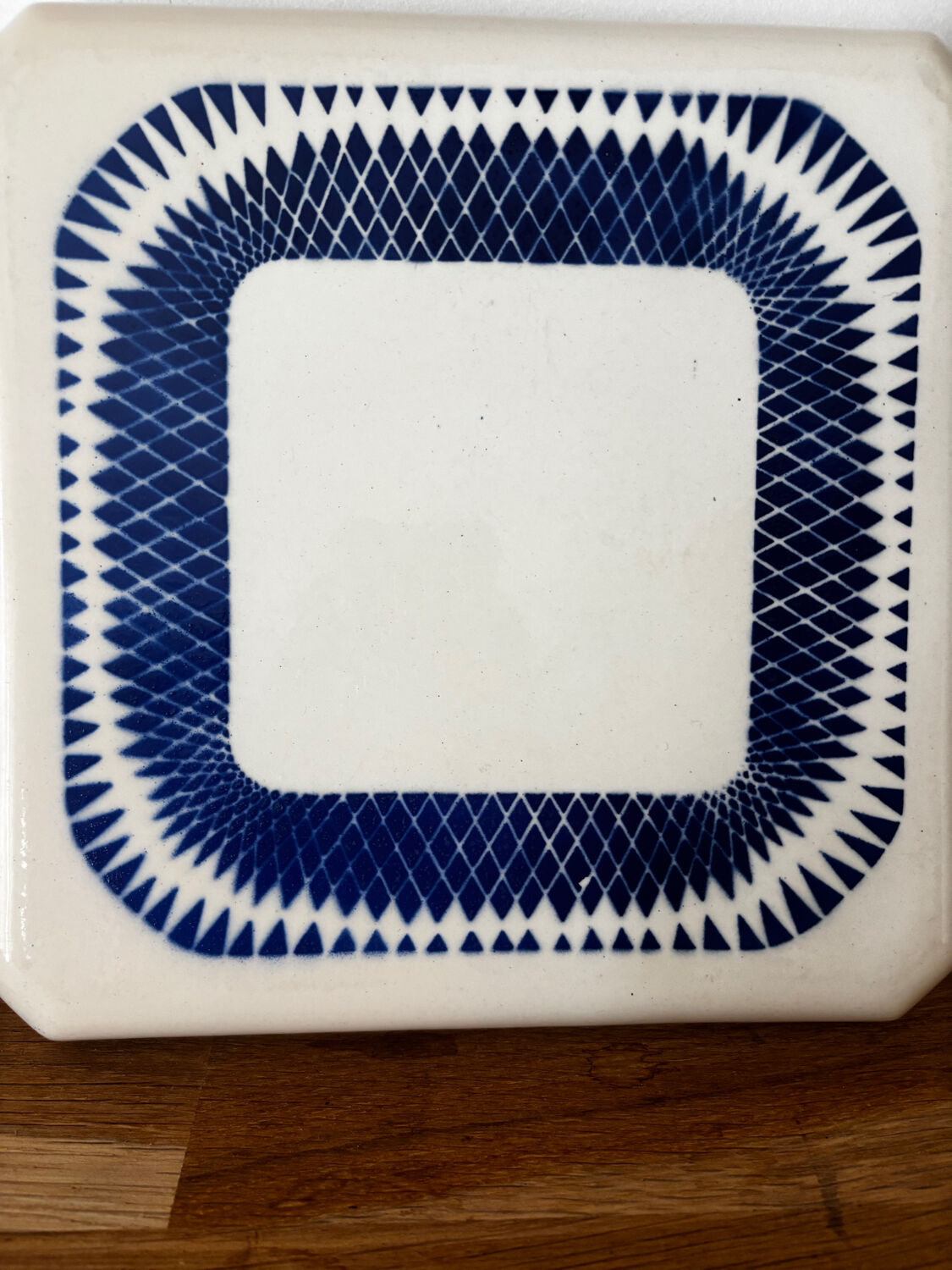 Vintage old trivet Badonviller blue graphic pattern