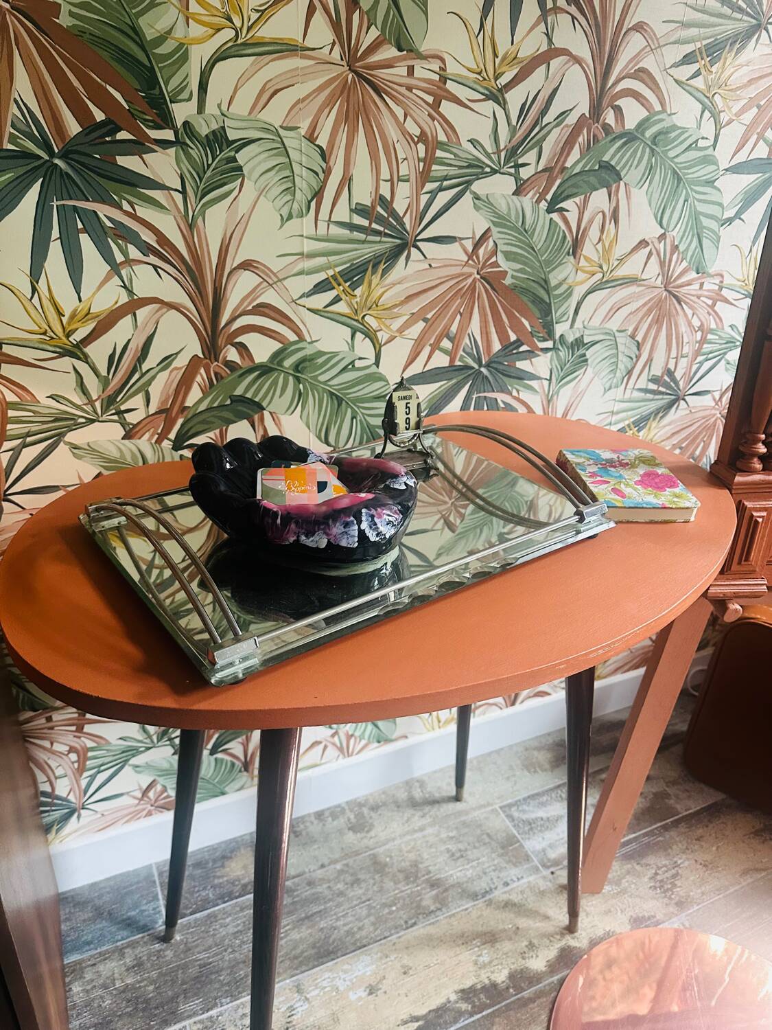 Vintage 70's side table with compass legs