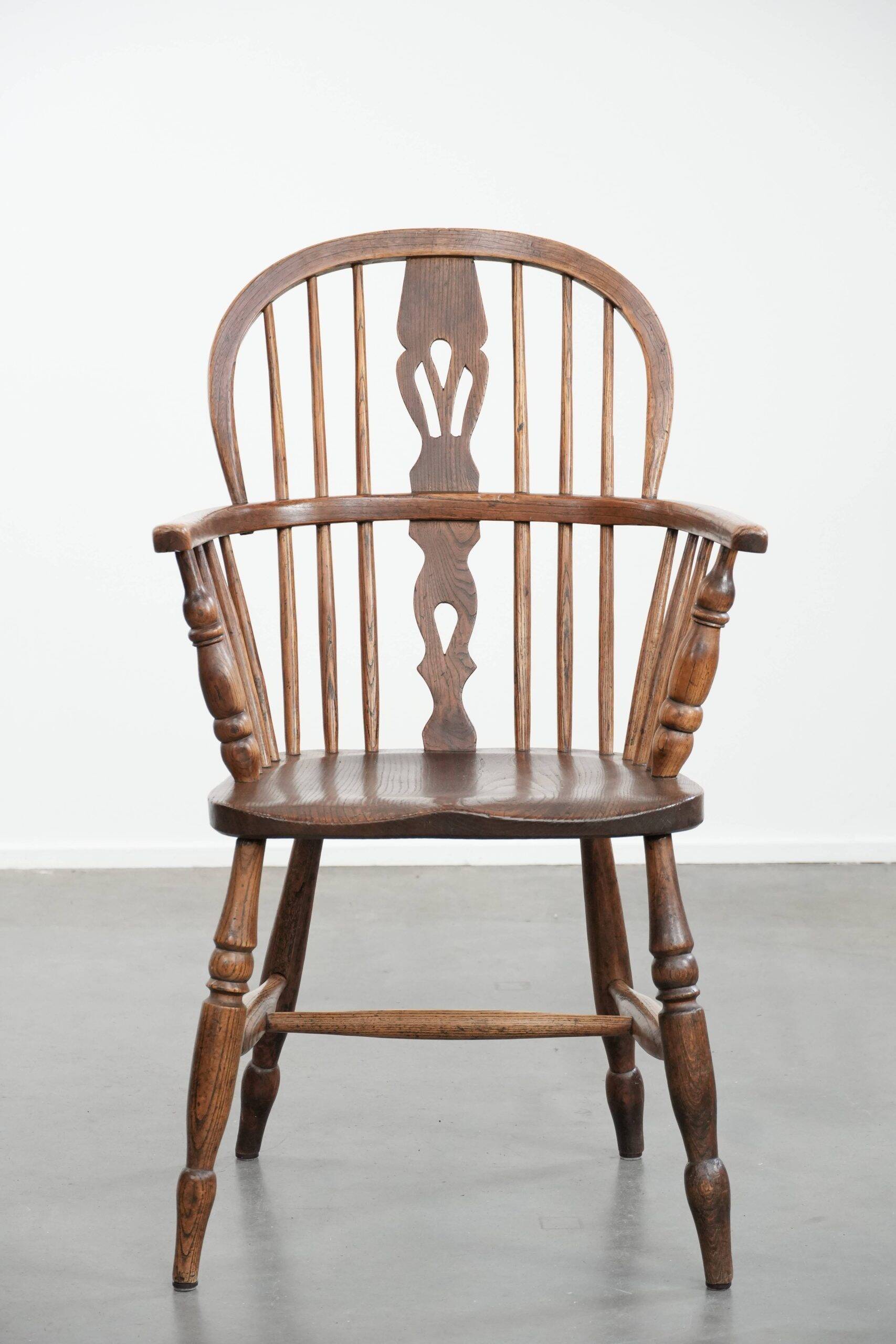 Antique English lowback Windsor chair with beautiful patina