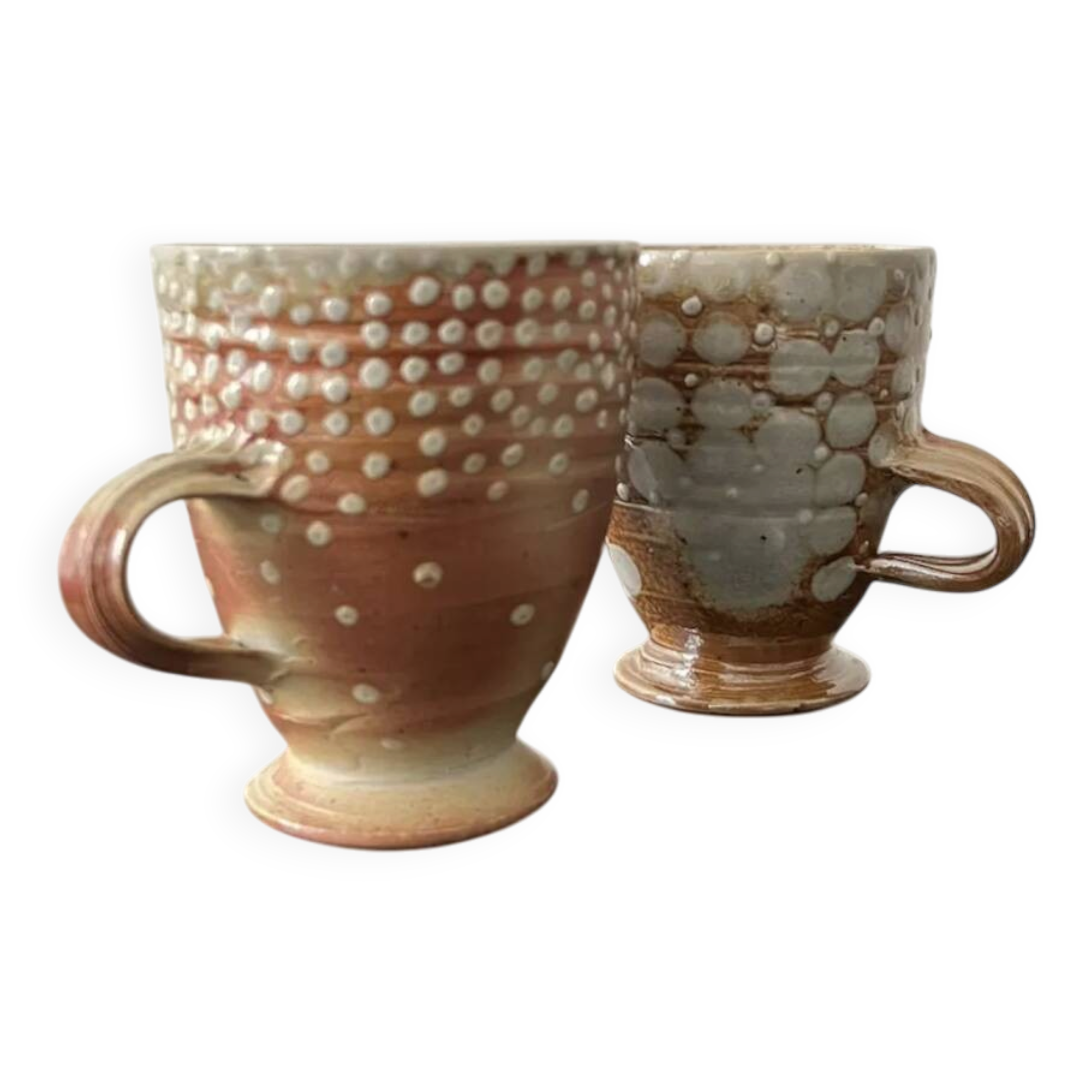 Set of 2 enamelled stoneware mugs with stylised polka dots.