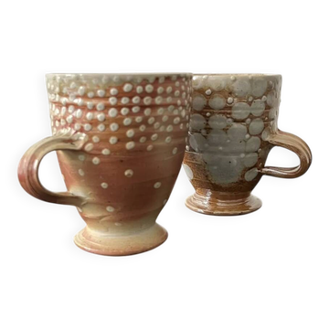 Lot de 2 tasses mug en gres émaillé à pois stylisé