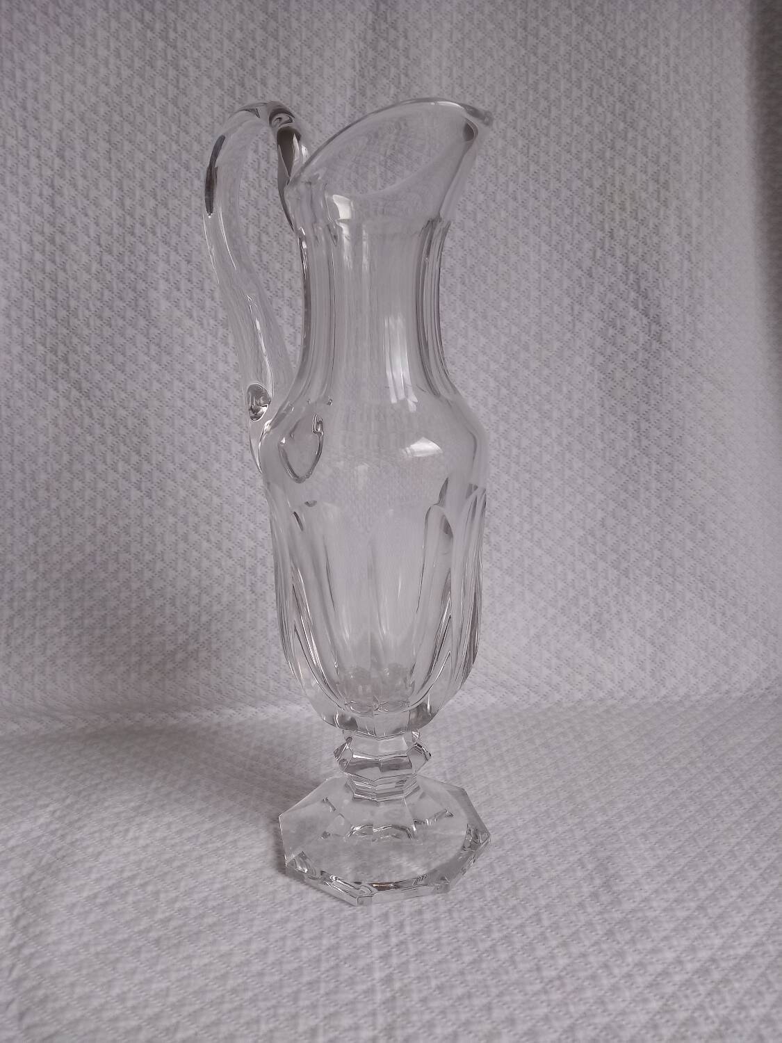 Superb cut crystal jug from the Saint Louis house, model Ch.