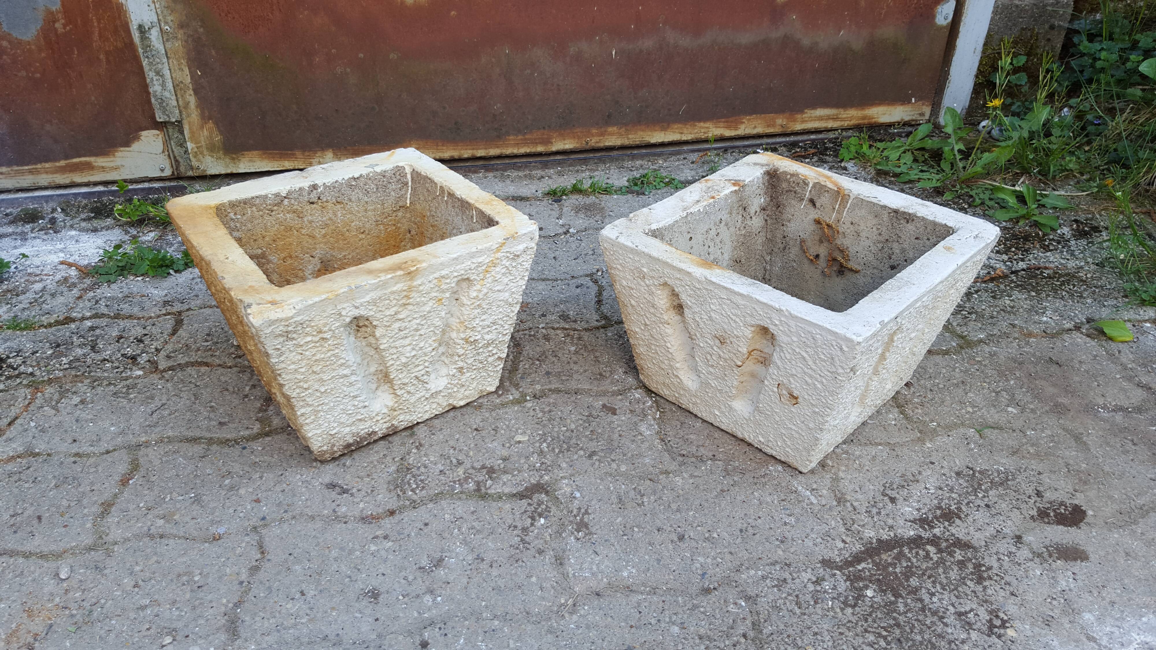 PaIrène of canic planters in vintage cement 1960/70