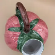 Large tomato jug in majolica