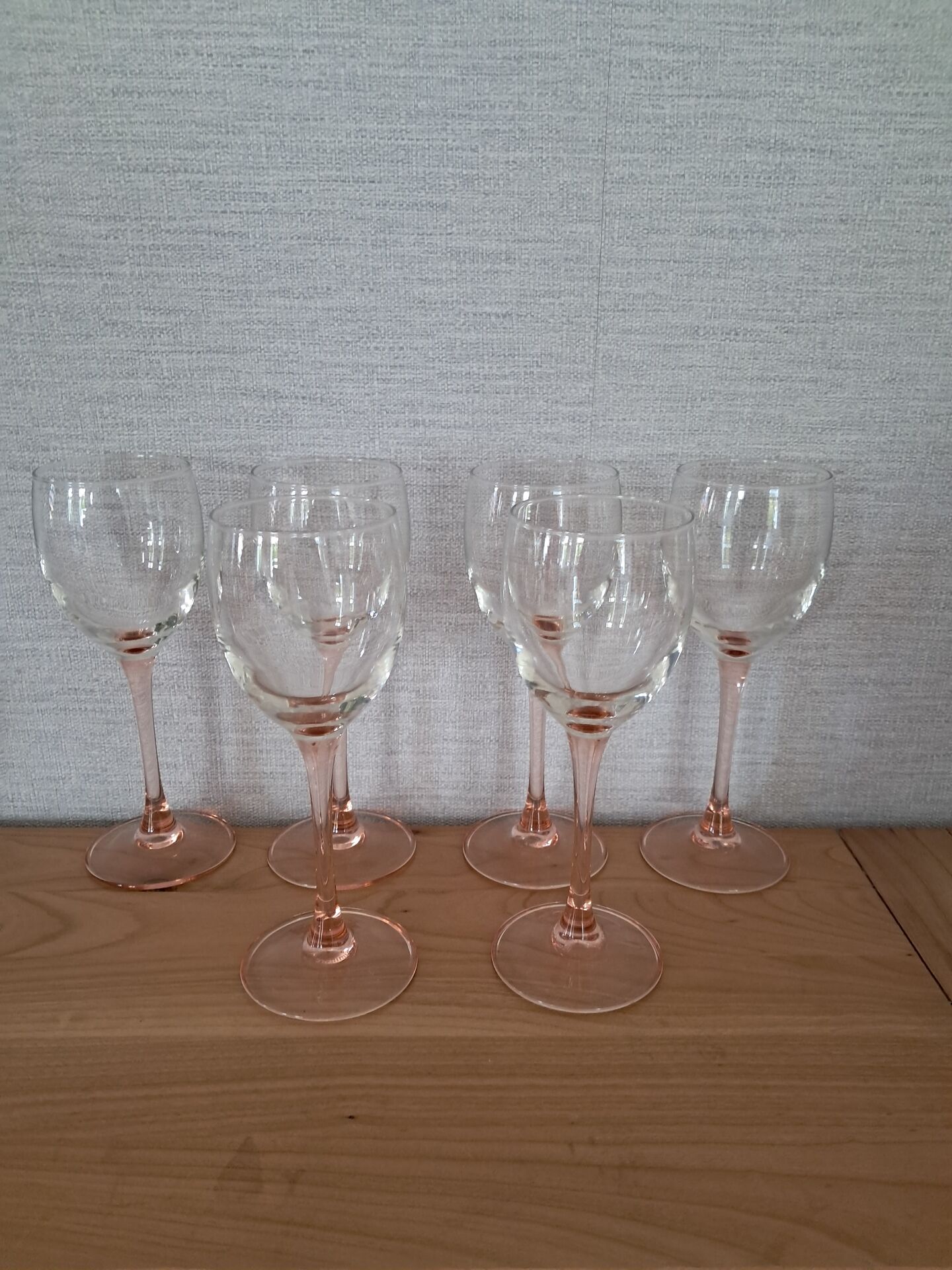 6 Luminarc wine glasses with pink stems from the 1980s.