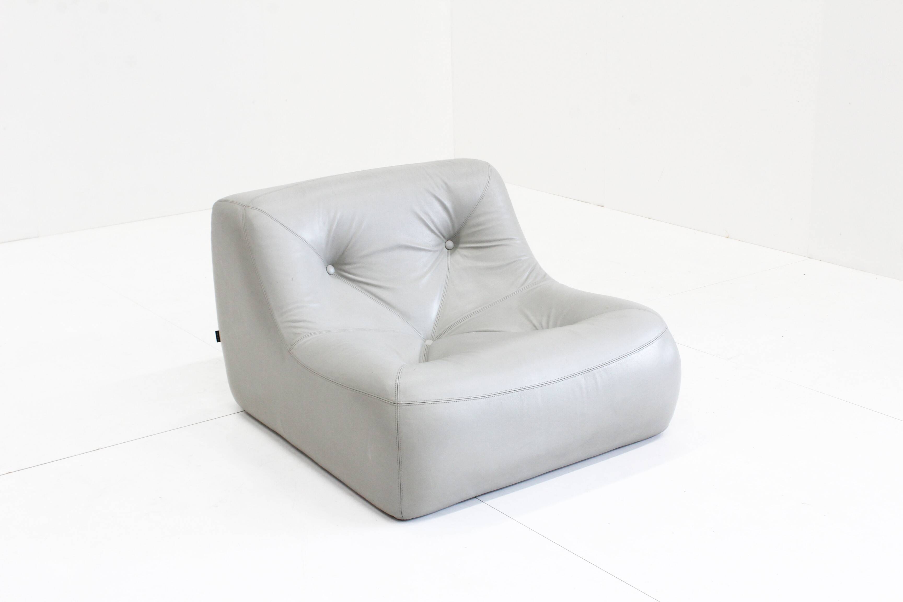 Fauteuil Kali en cuir gris de Michel Ducaroy pour Ligne Roset