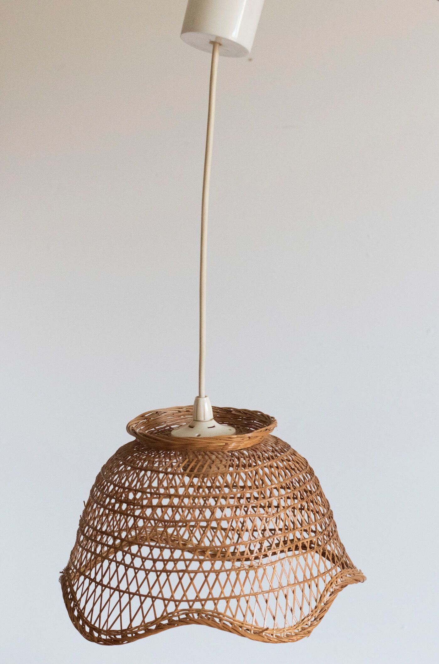 Suspension en osier vintage