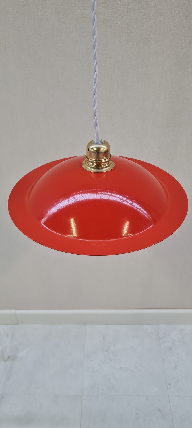 Enamelled sheet metal pendant light
