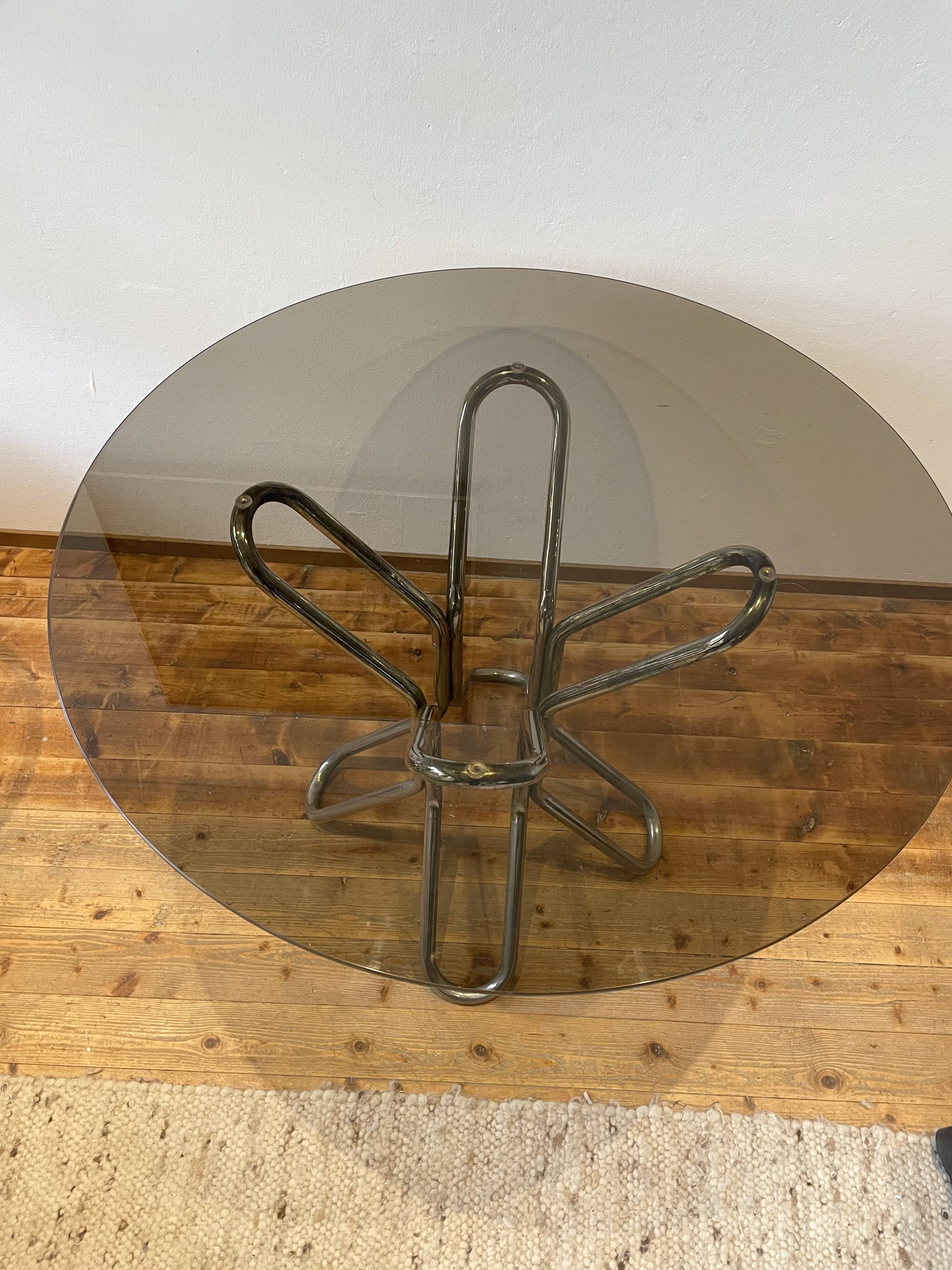 Round table in chrome and smoked glass