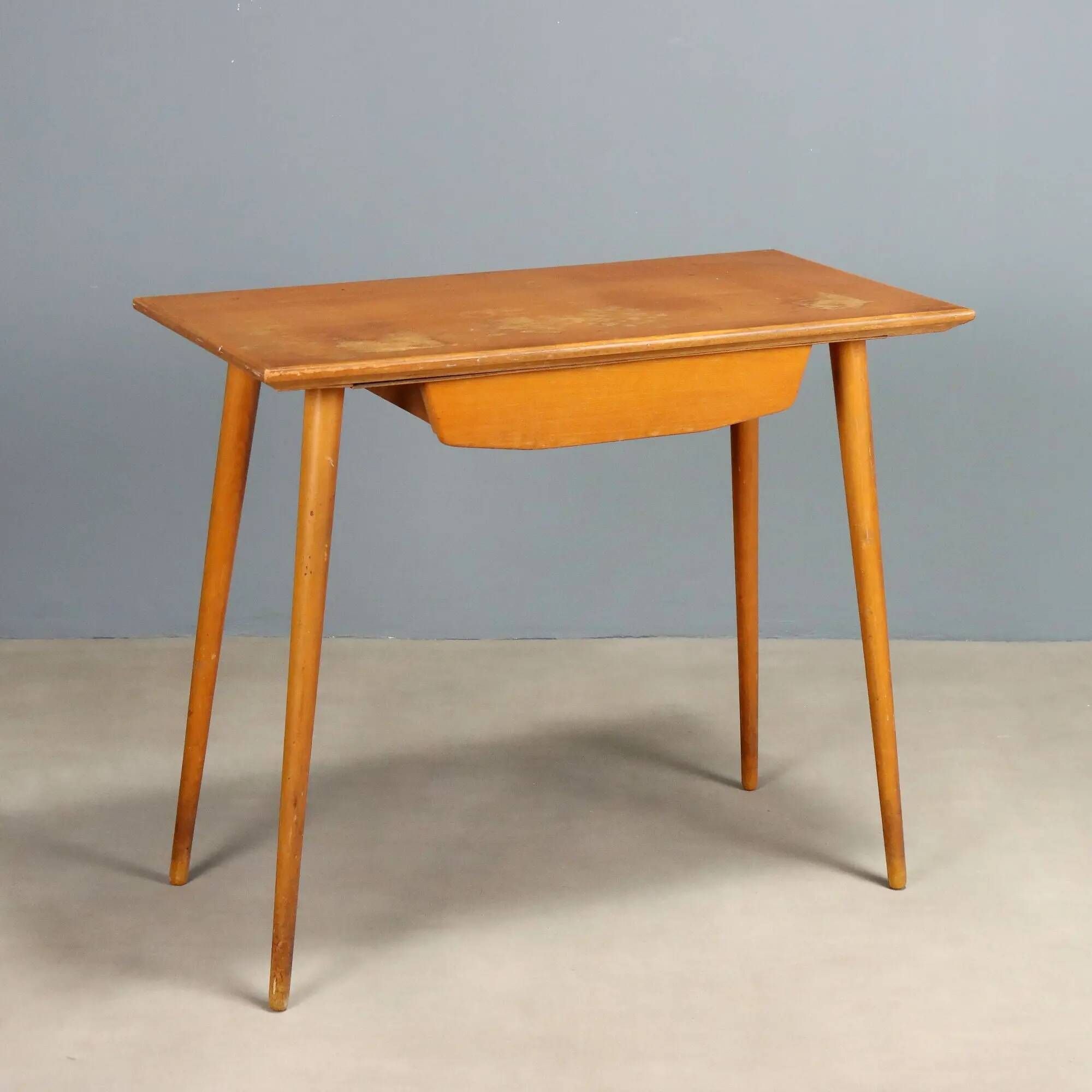 Vintage writing desk in beech with drawer, Italian design from the 1950s.
