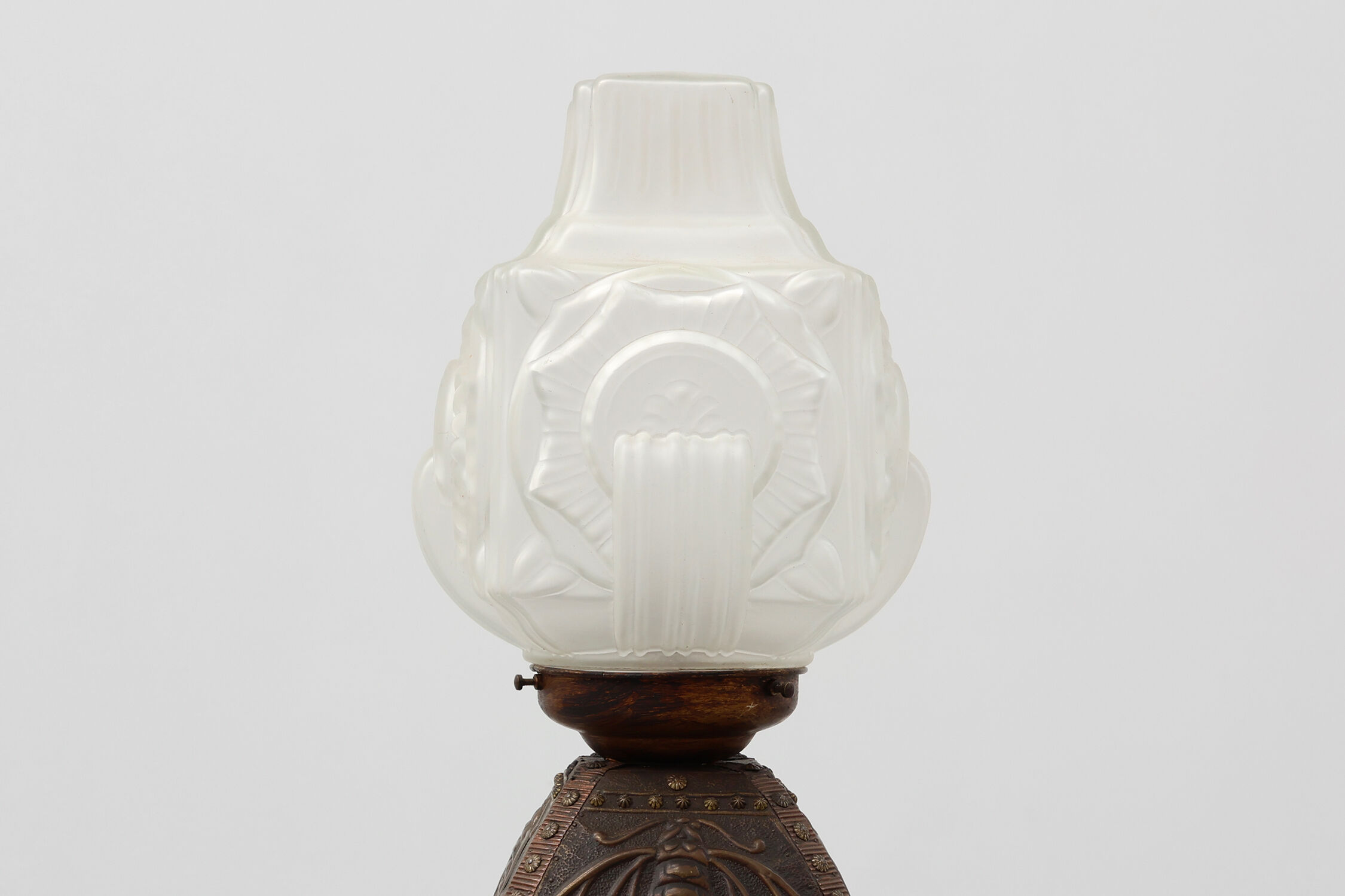 Art Nouveau floorlamp in hammered copper with frosted glass hood, Belgium