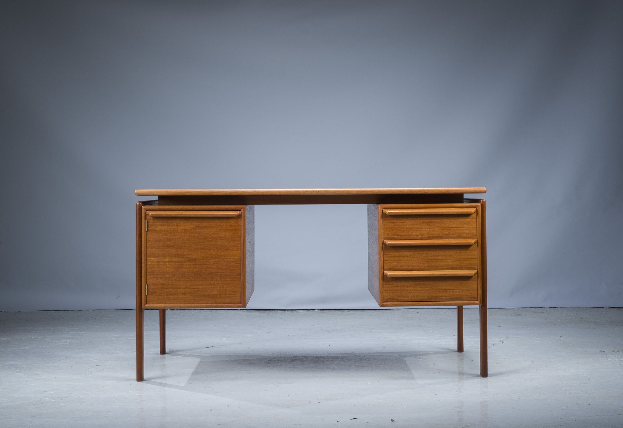 Mid-century teak freestanding desk from GV Møbler, 1960s