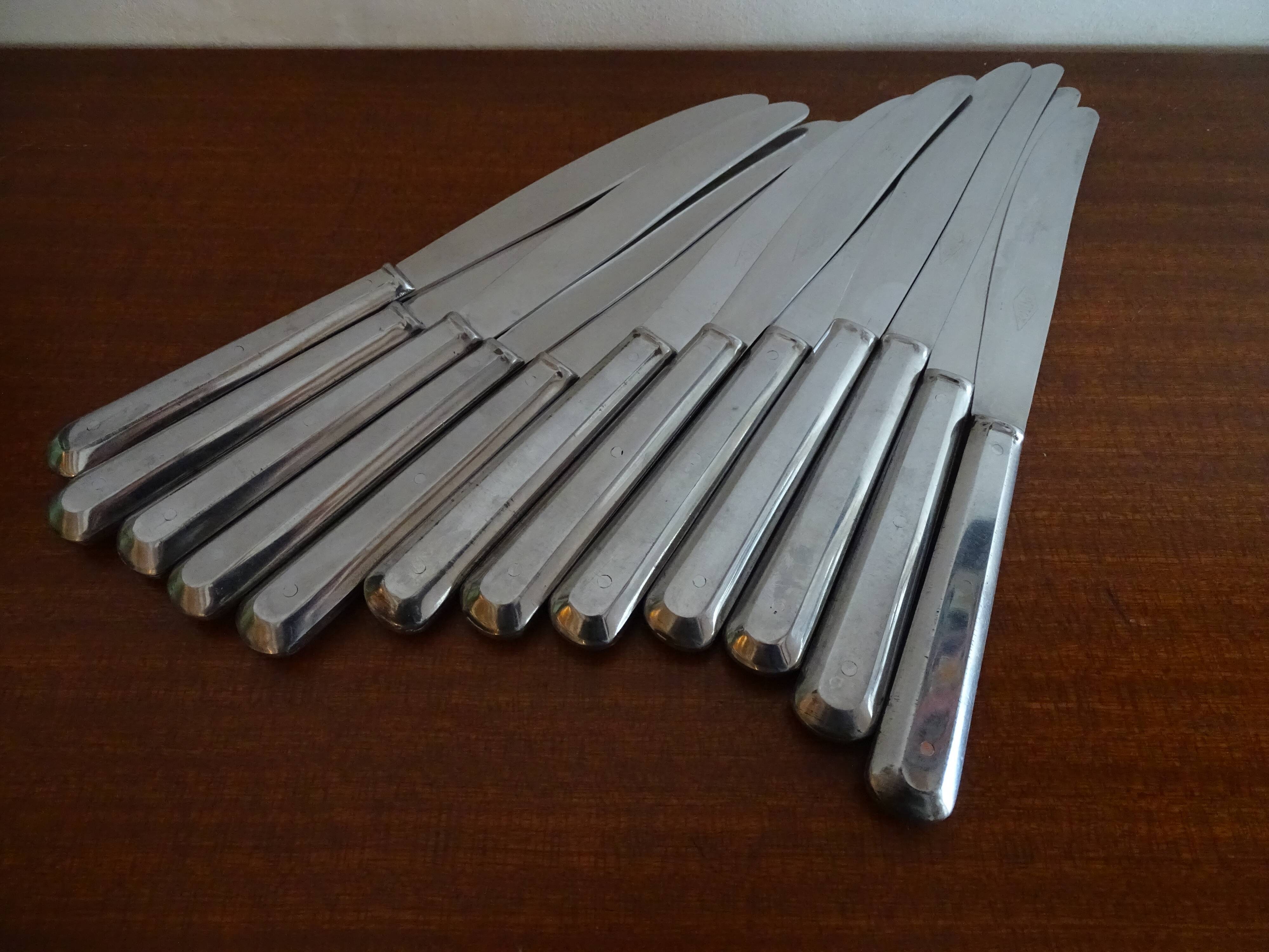 12 vintage Alpinox knives