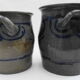 Paire de pots en grès gris et bleu marine