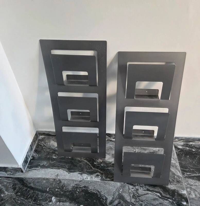 2 vintage magazine racks from the 2000s, minimalist design