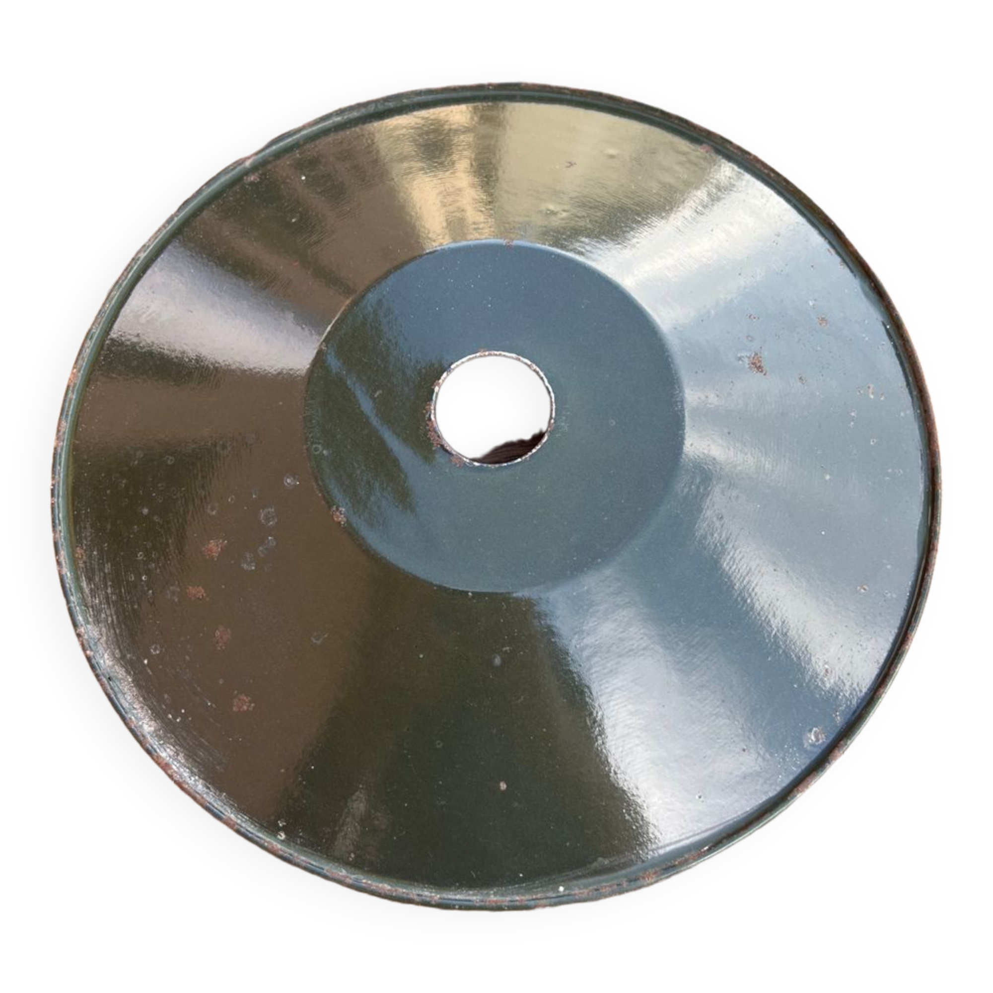 Industrial lampshade in enamelled sheet metal