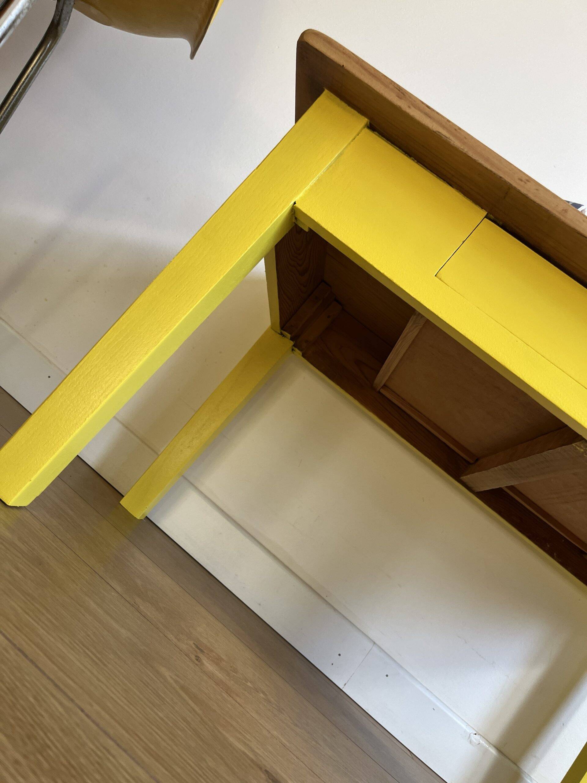 Wooden coffee table relooked in yellow