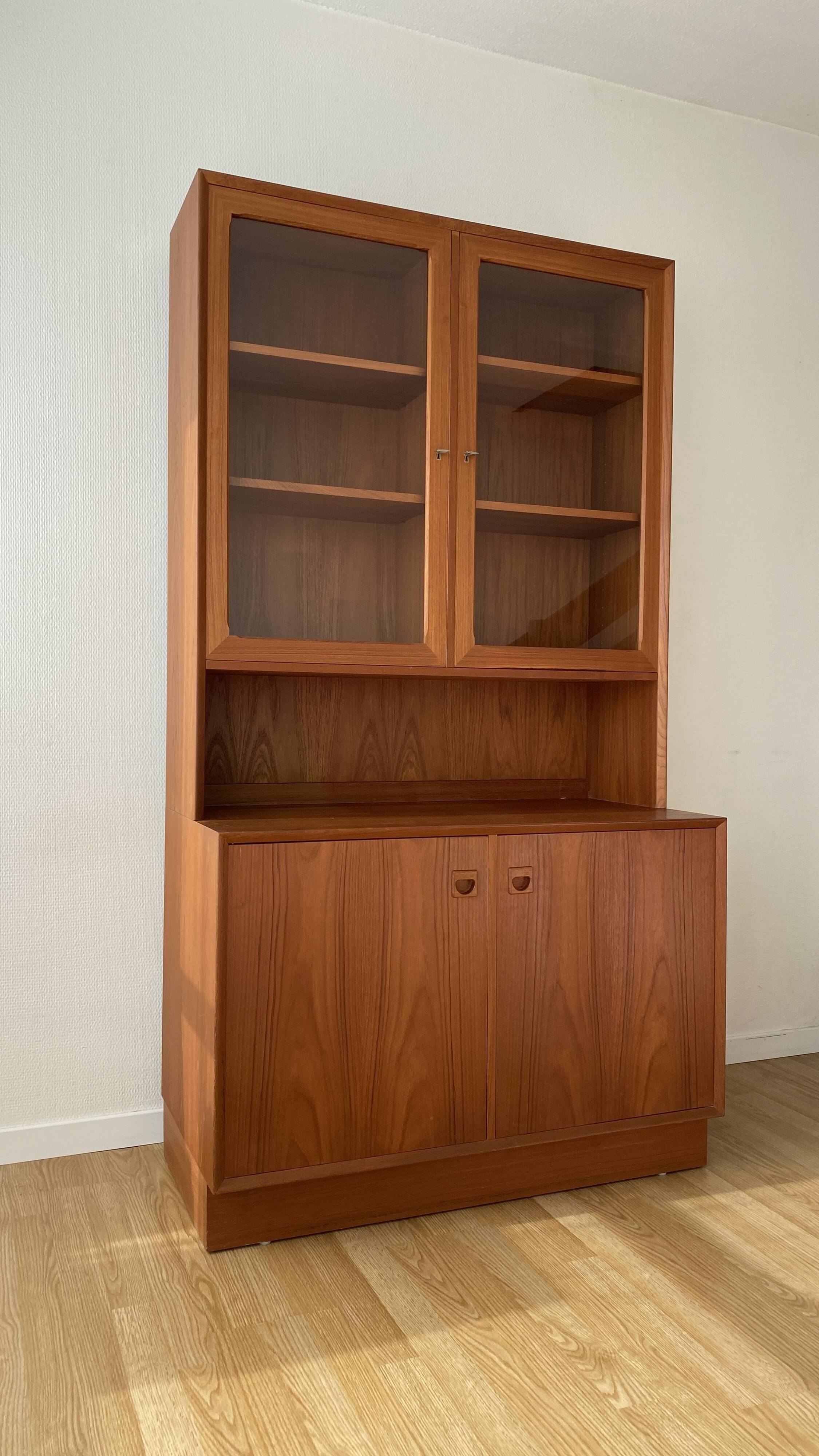 Meuble vitrine scandinave années 60 en teck par Erik Brouer