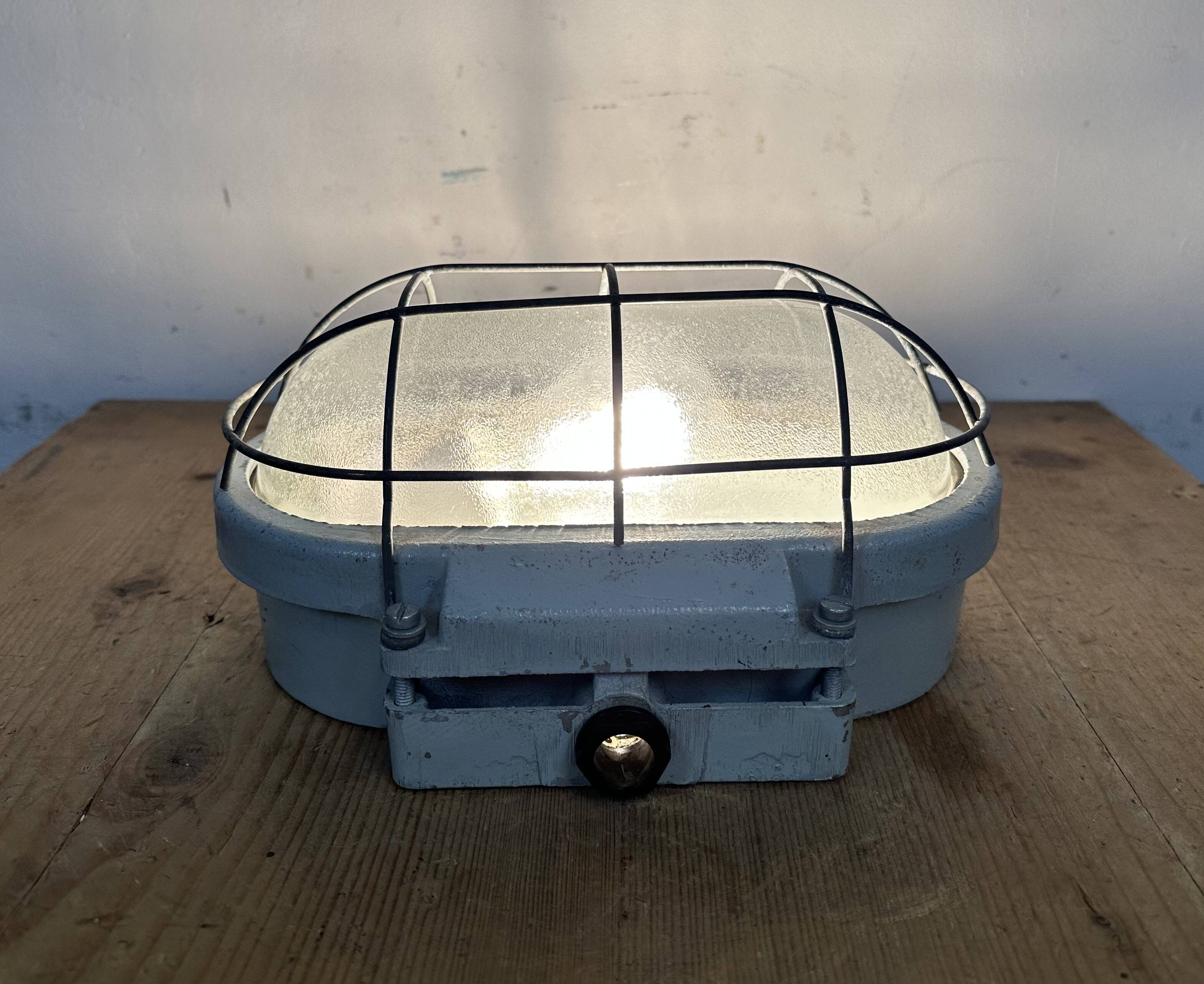 Industrial Cast Aluminium Wall Light with Frosted Glass from Elektrosvit, 1970s