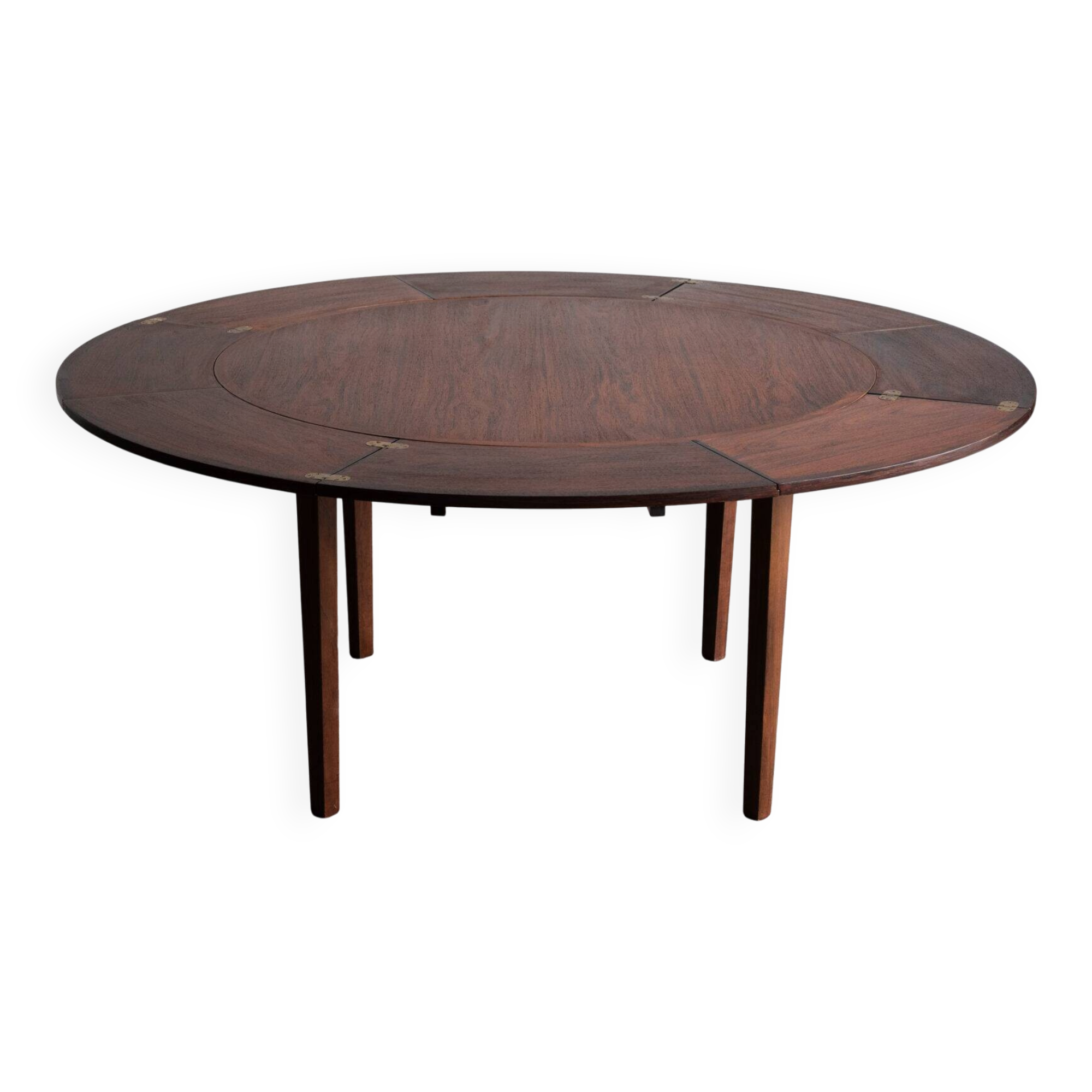 Dining table 'Lotus' by Dyrlund