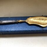 Filled silver cake shovel