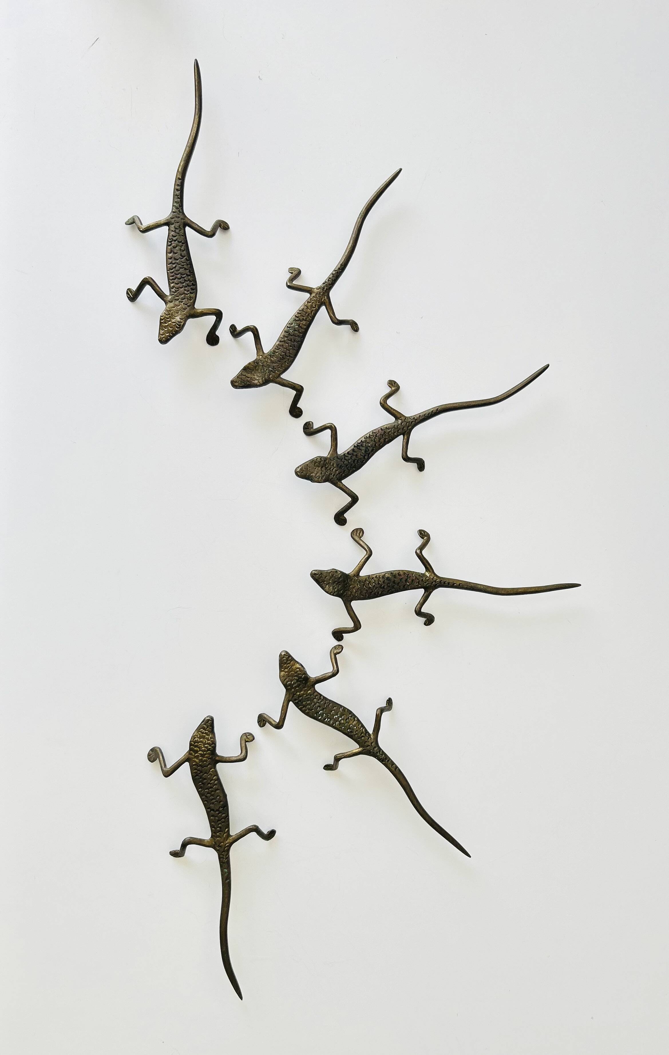 Bronze lizard knife holder