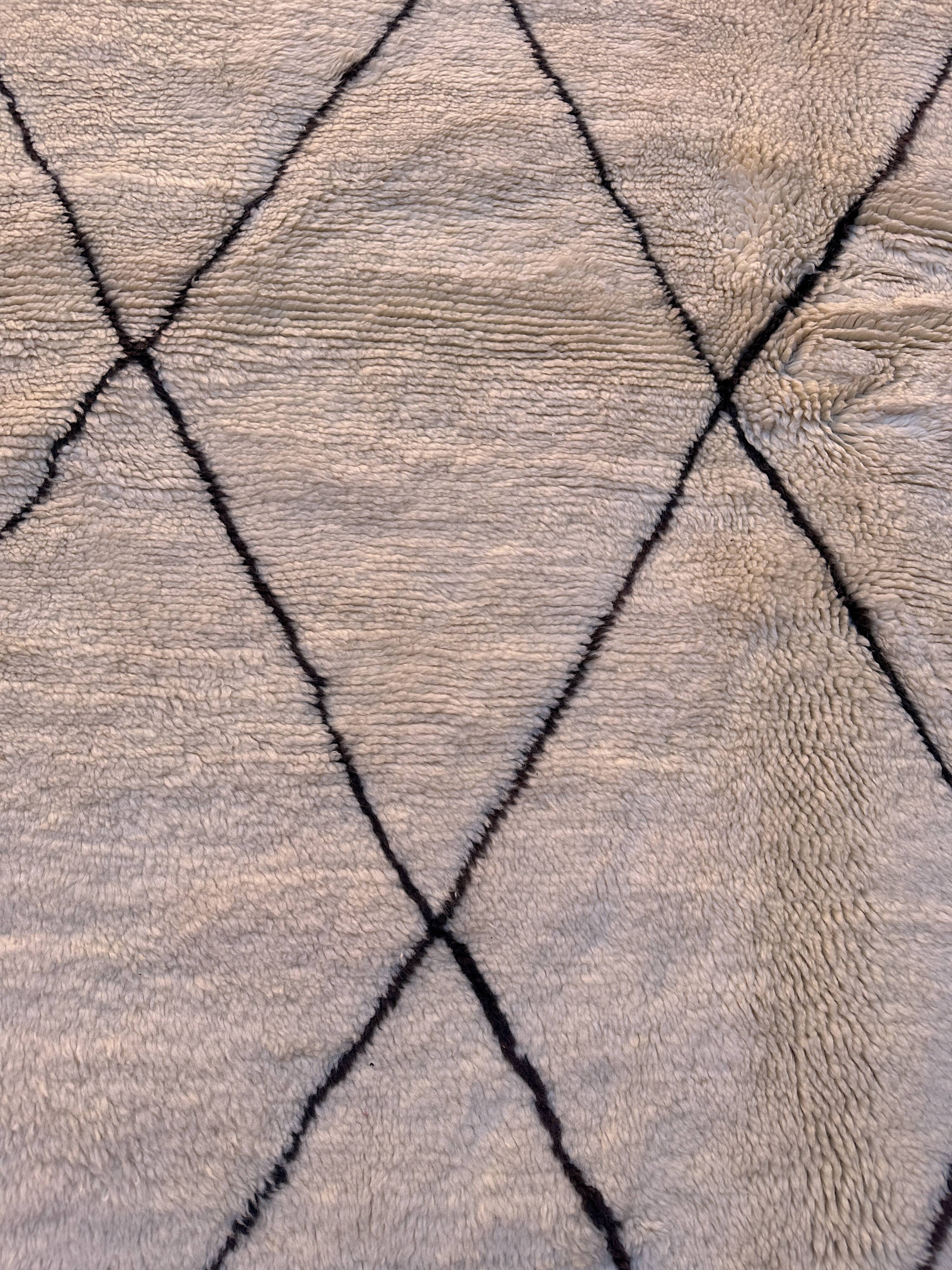 Moroccan rug Beni M'Rirt white - 26 x 304 cm