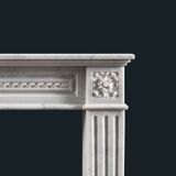 Cheminée en marbre de Carrare de style Louis XVI