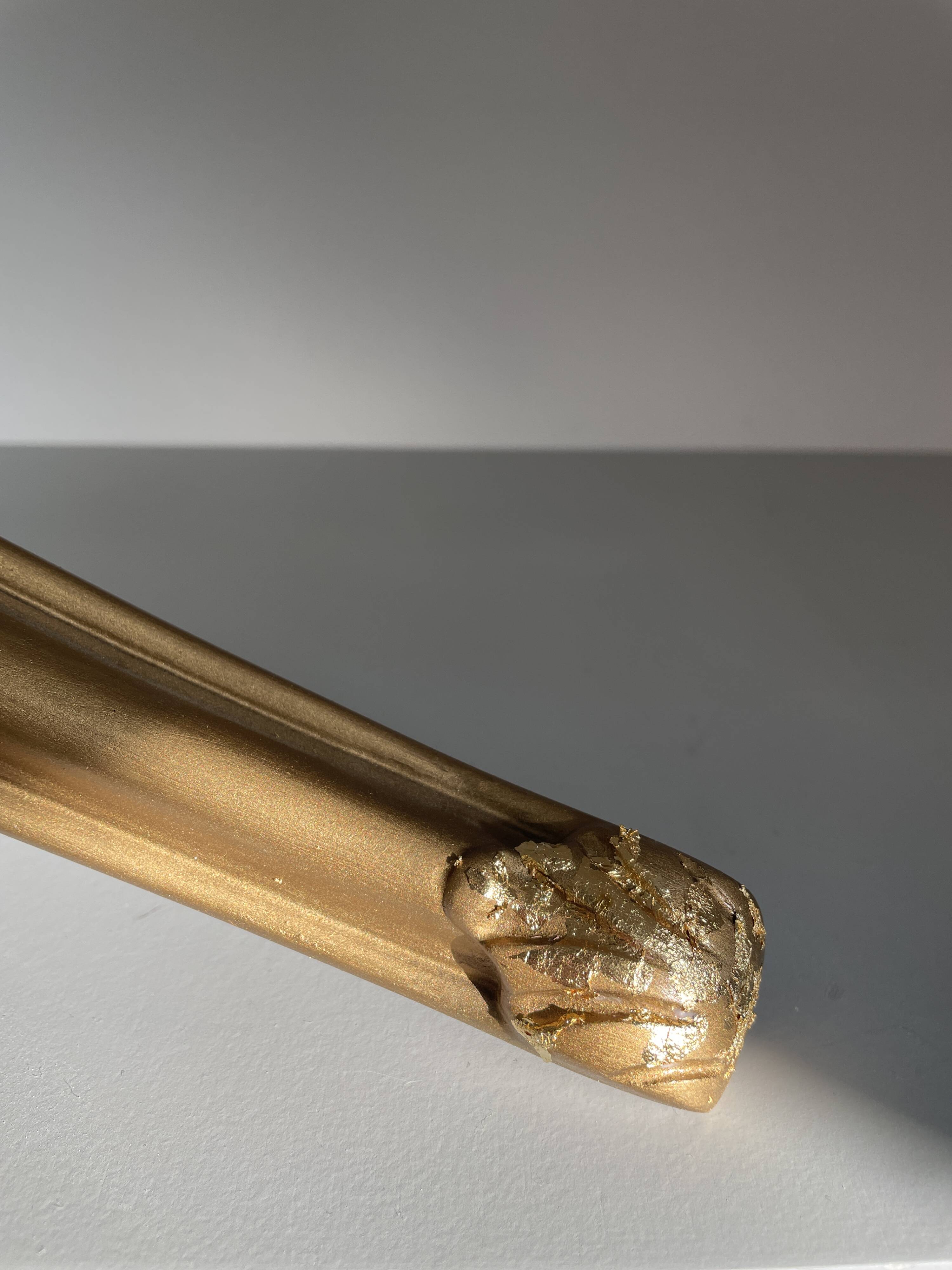 Old gold gilding corner cornice