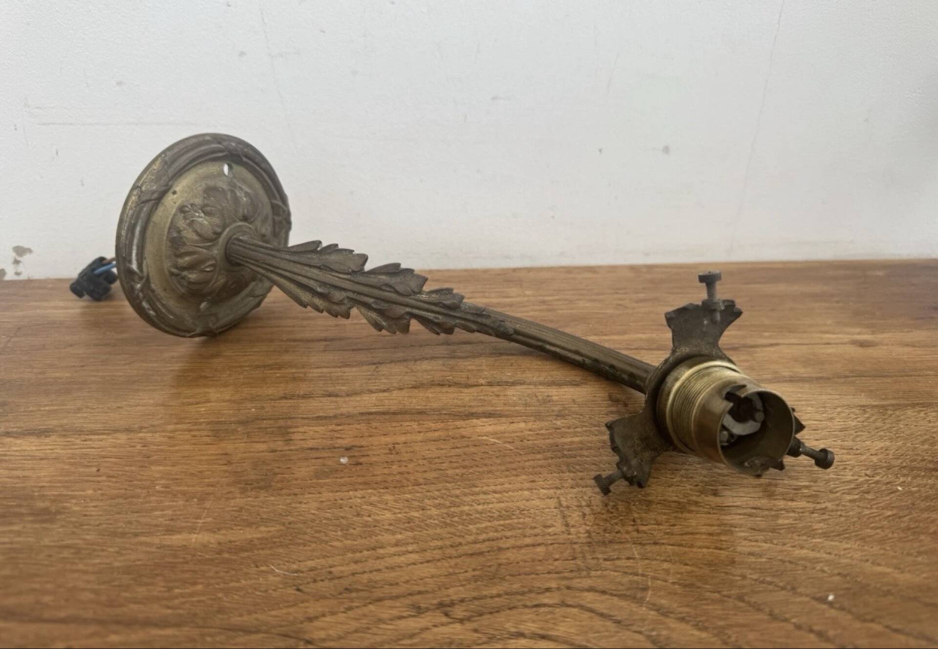 Antique bronze wall light in Louis XVI style - tulip-shaped glass paste flower.