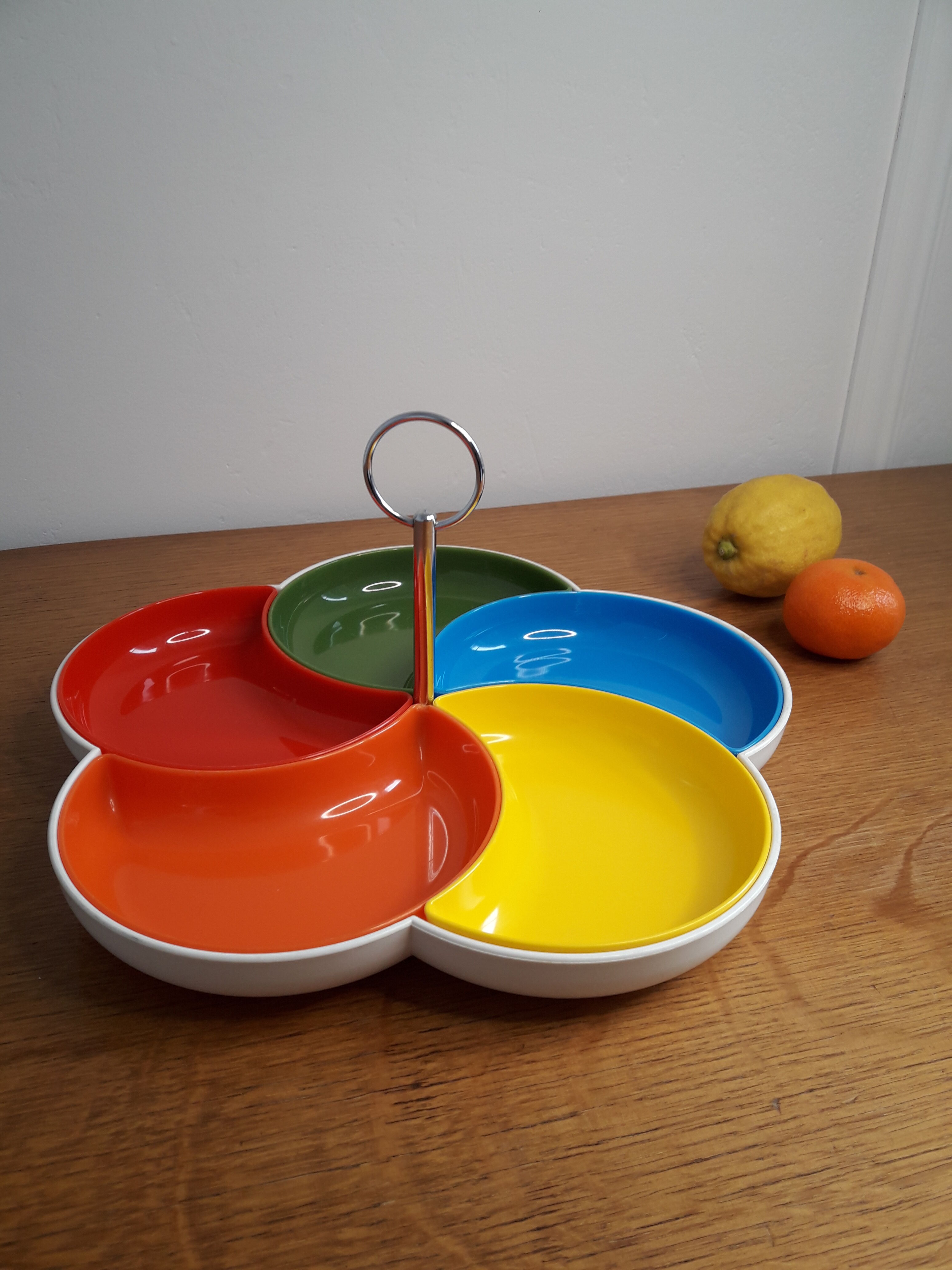 Servant aperitif, 1970