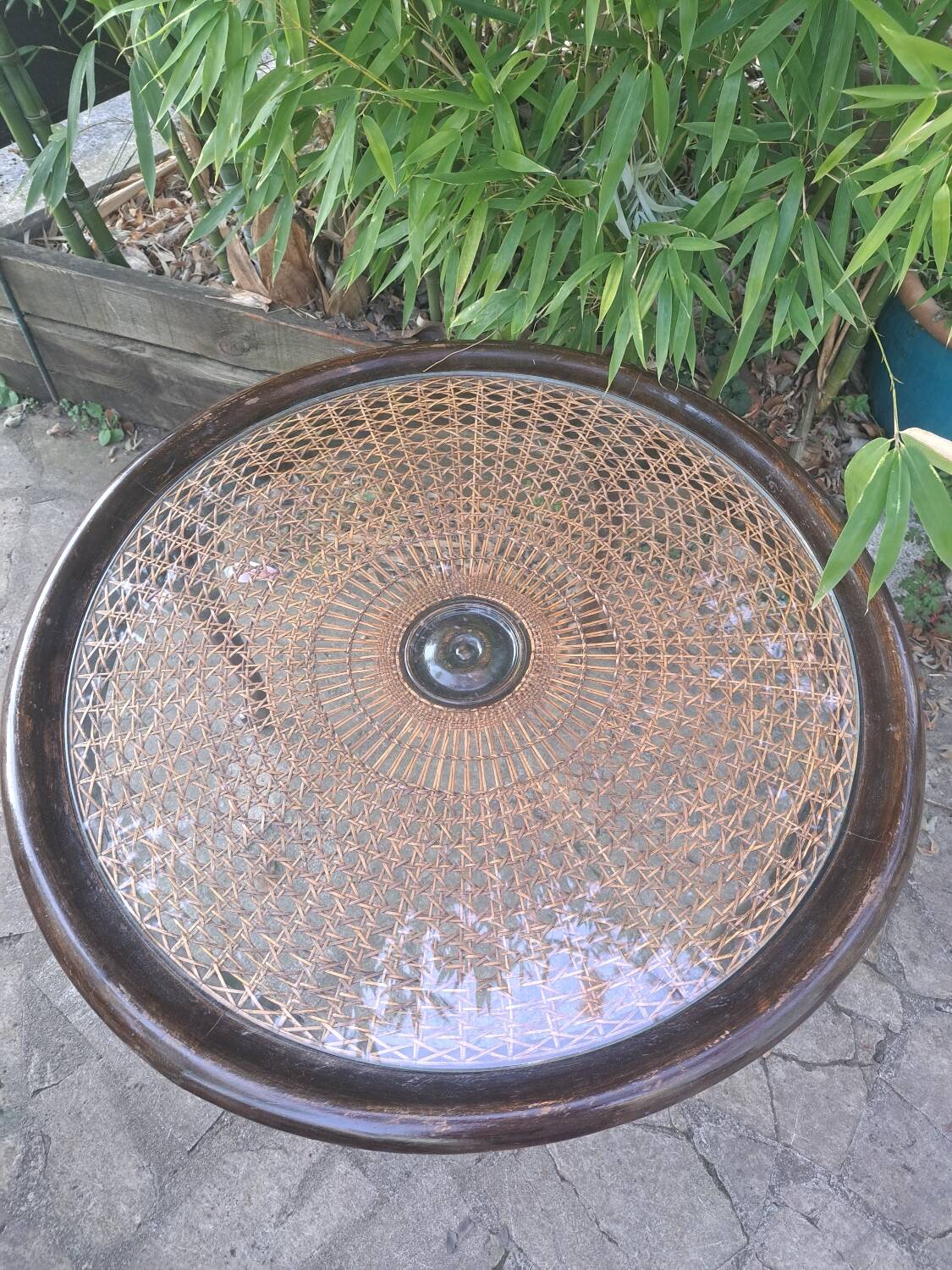 Low pedestal table