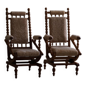 Paire de fauteuils à bascule sculpturaux danois modernes en laine d’agneau et chêne, brutaliste, 1950
