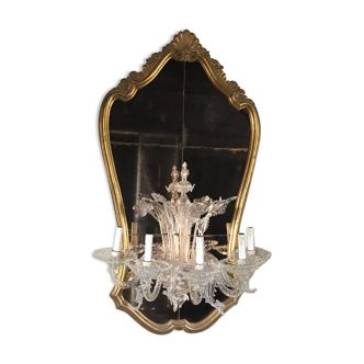 Miroir vénitien garni d'un demi lustre de Murano