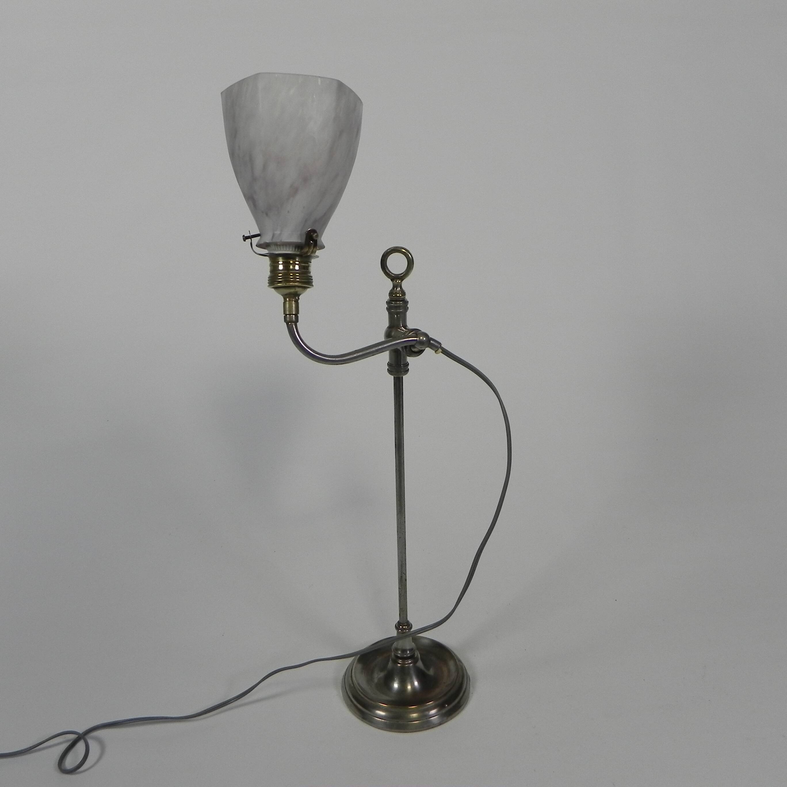 Lampe de bureau française avec abat-jour en verre, réglable, années 1930
